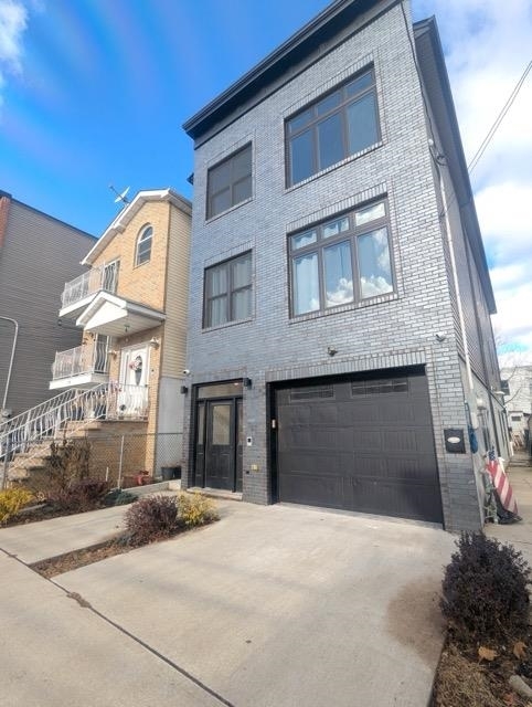 Property Photo:  70 Thorne St 2  NJ 07307 