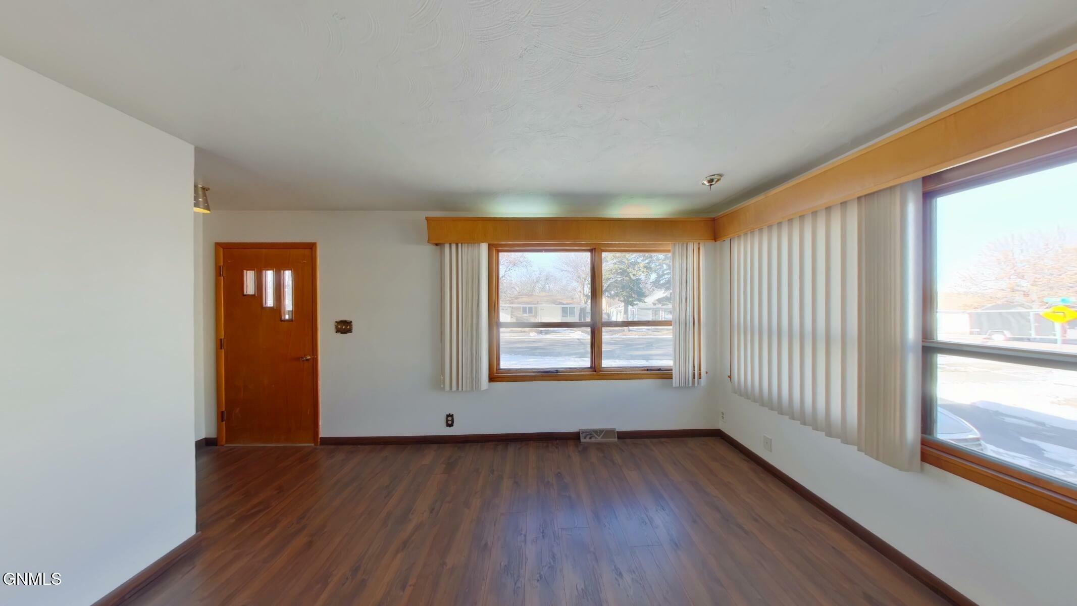 Property Photo:  615 2nd Street NE  ND 58552 