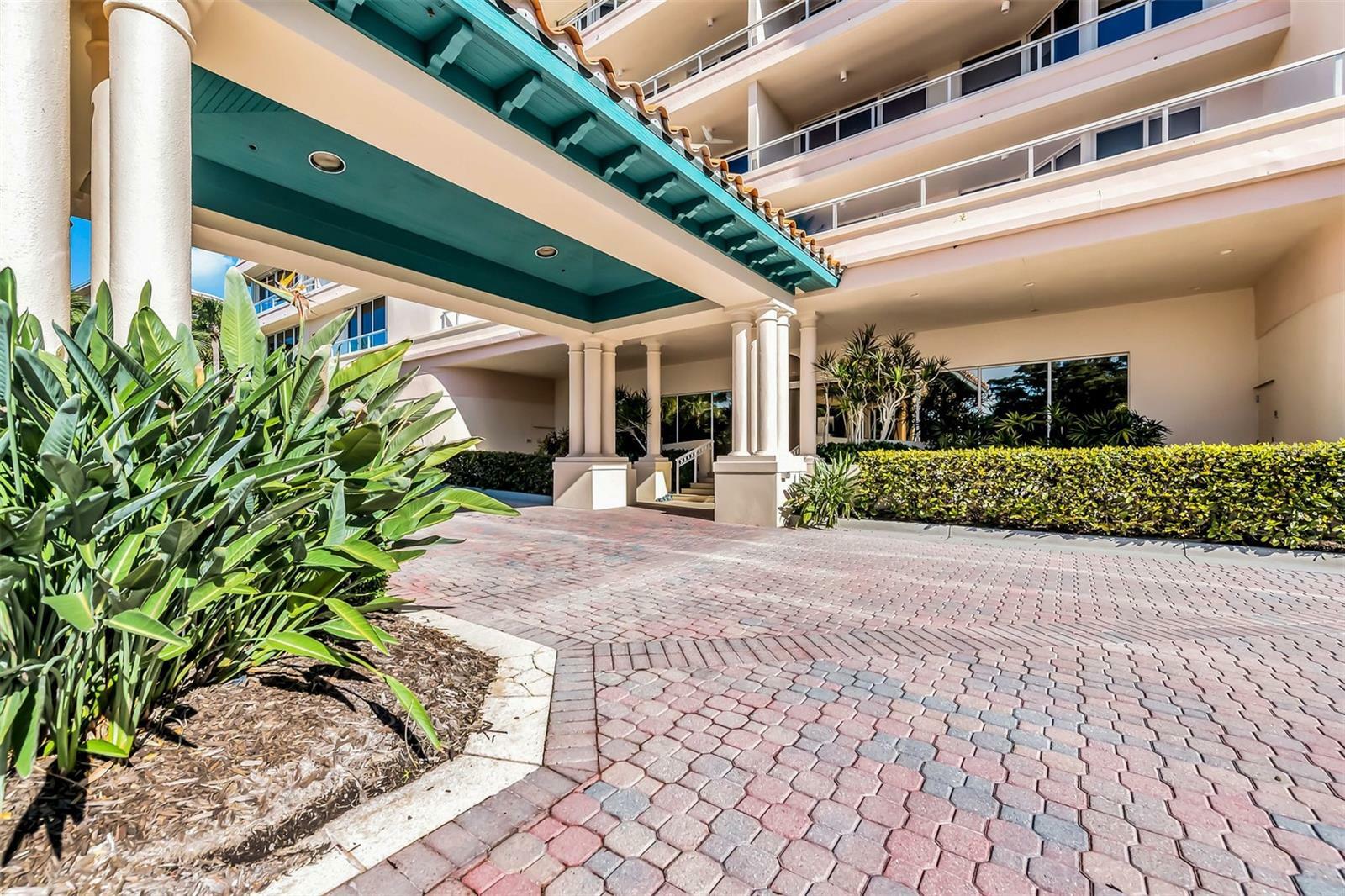 Property Photo:  3070 Grand Bay Boulevard 612  FL 34228 