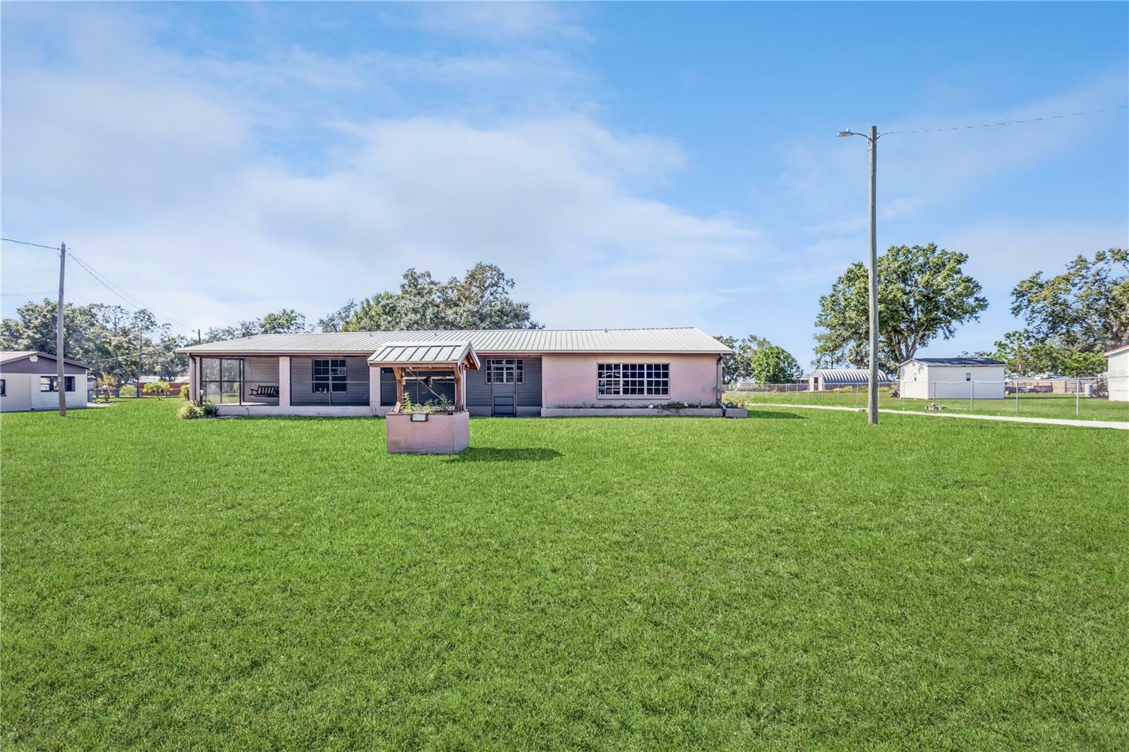 Property Photo:  8705 Mary Ivy Drive  FL 33567 