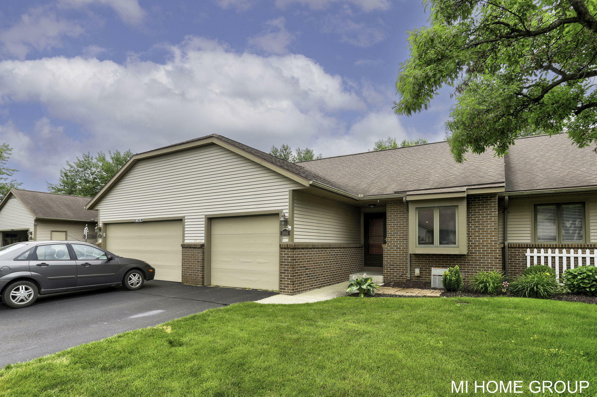 Property Photo: 1669 Lakeview Drive MI 49464