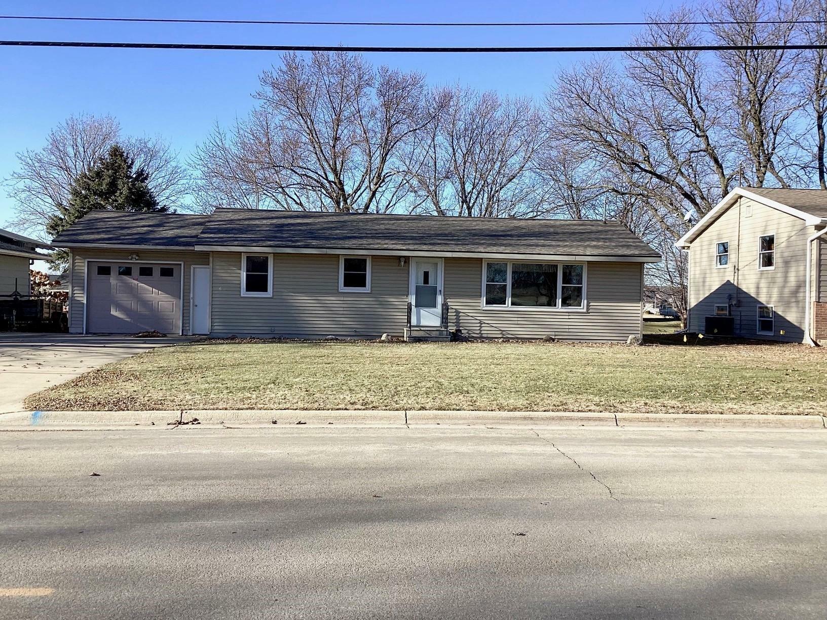 Property Photo:  410 Independence Avenue  MN 56016 