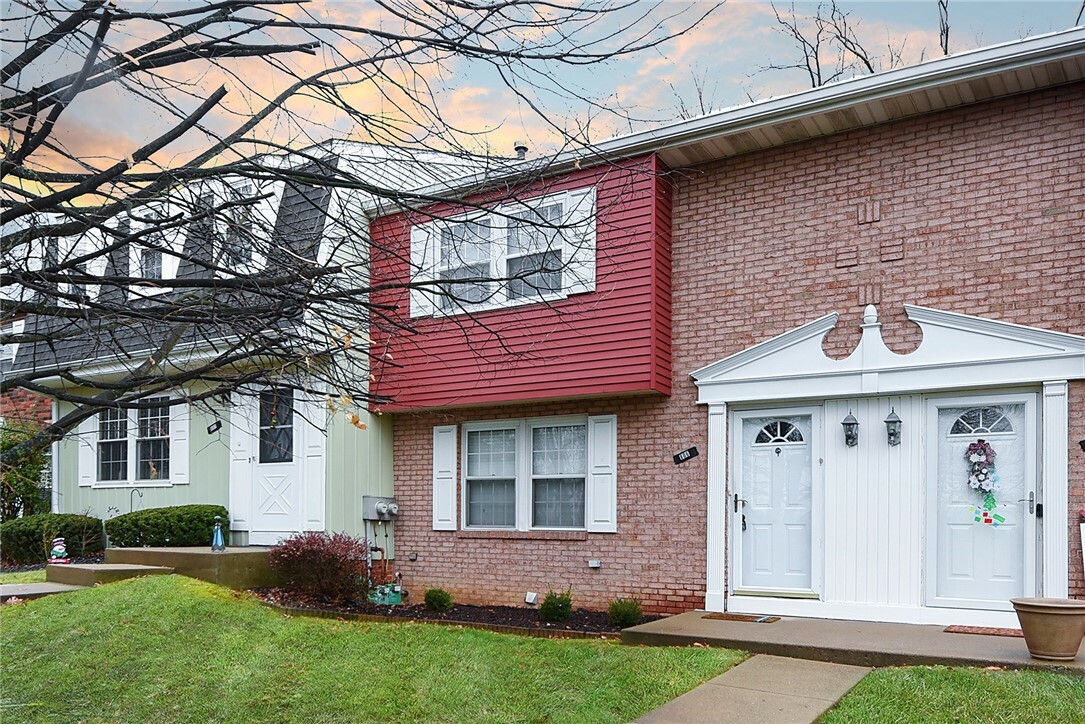 Property Photo:  806 Countryside Drive  PA 15136 