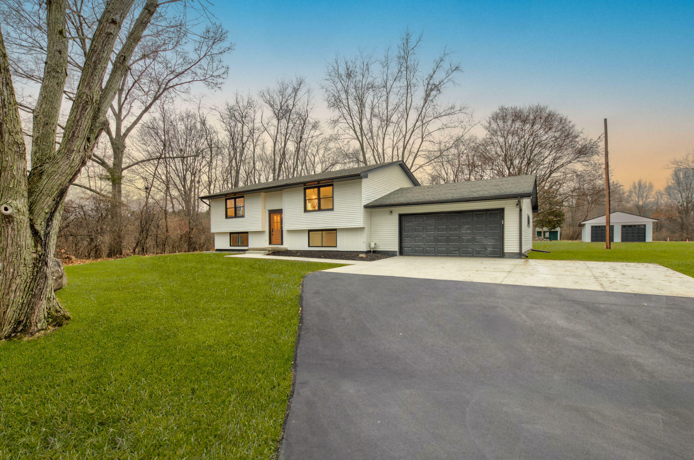 Property Photo:  1812 Park Road  MI 49203 