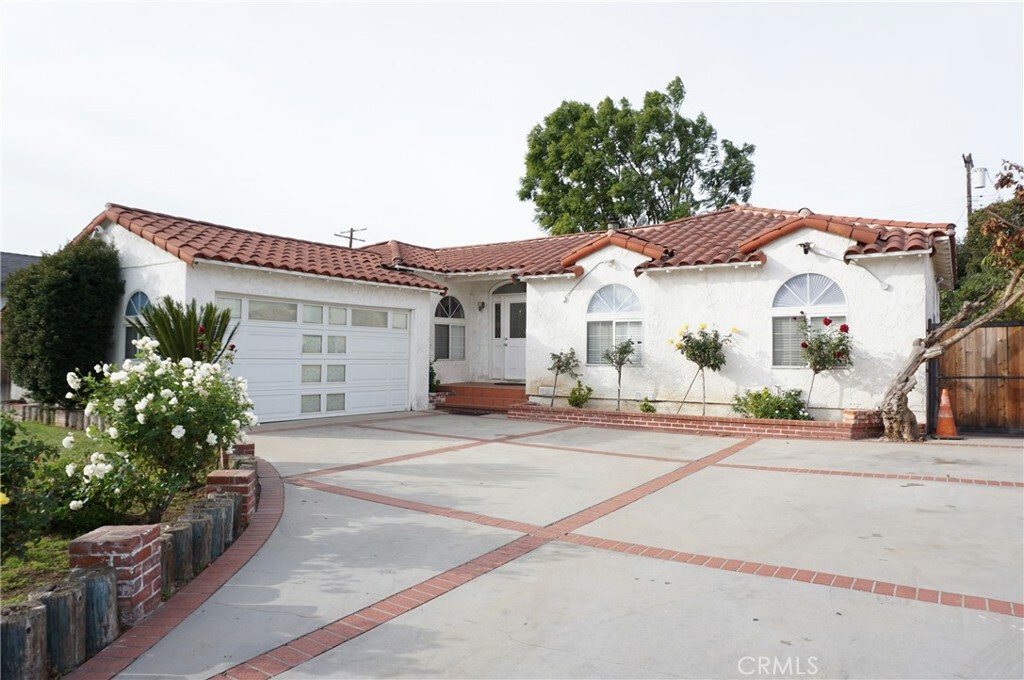 Property Photo:  10109 Noble Avenue  CA 91345 