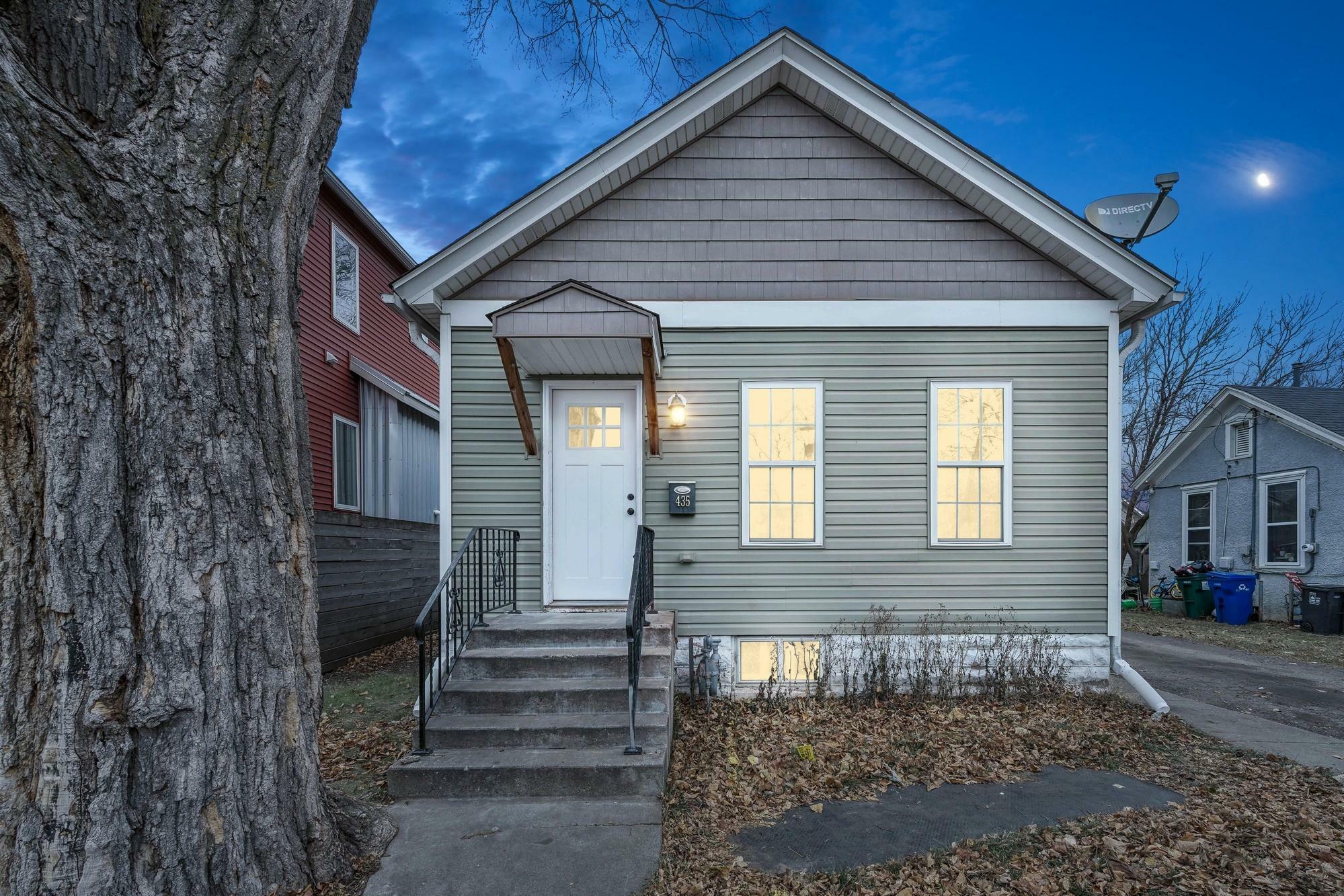 Property Photo:  435 Banfil Street  MN 55102 