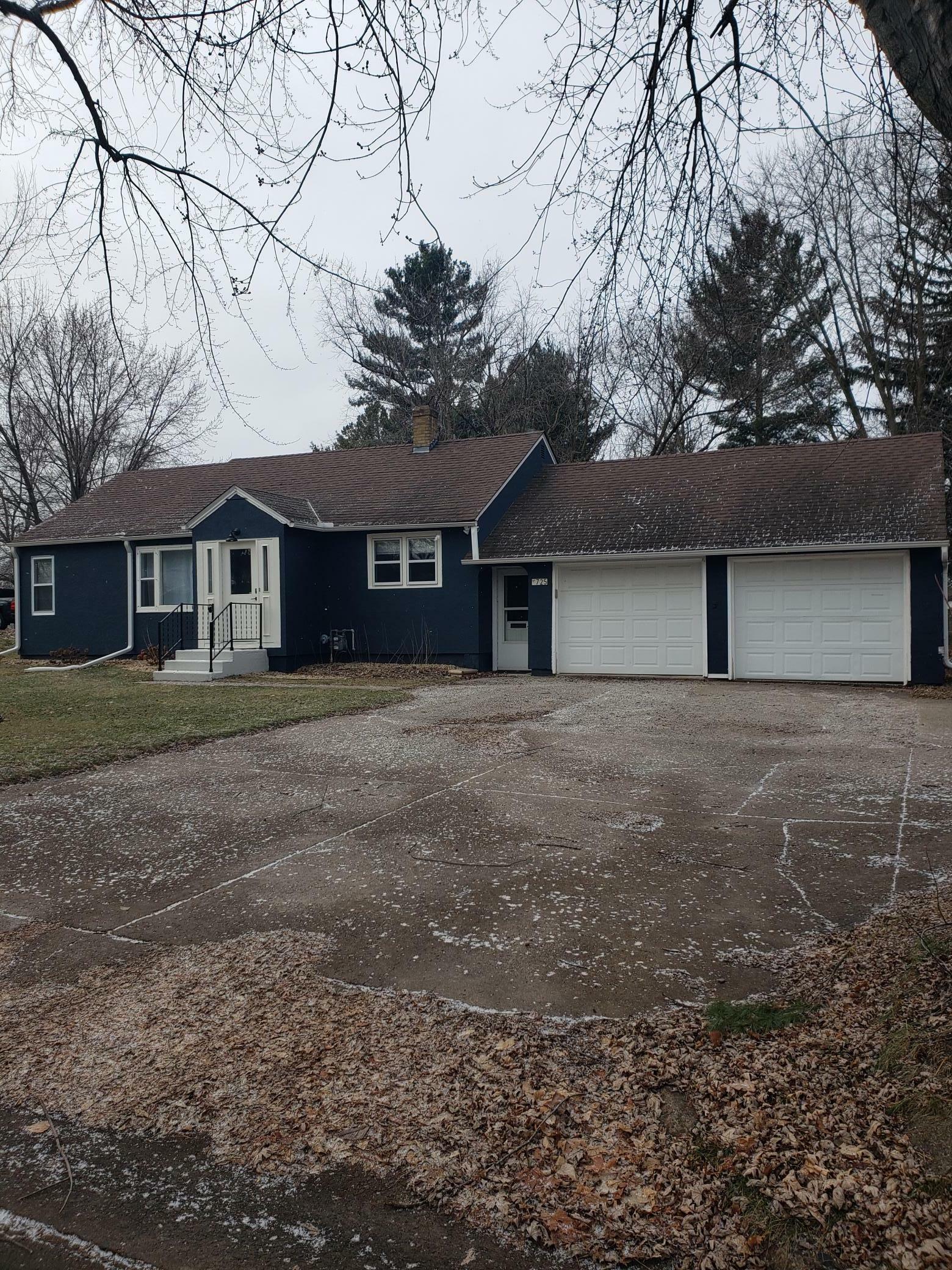 Property Photo:  725 9th Street SW  MN 55063 