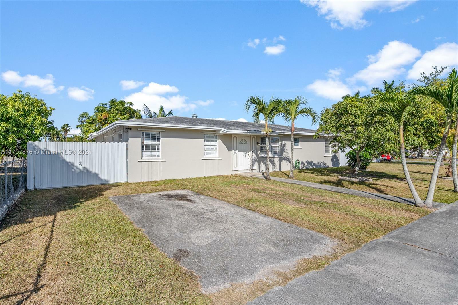 Property Photo:  1759 W Mowry Ct  FL 33030 