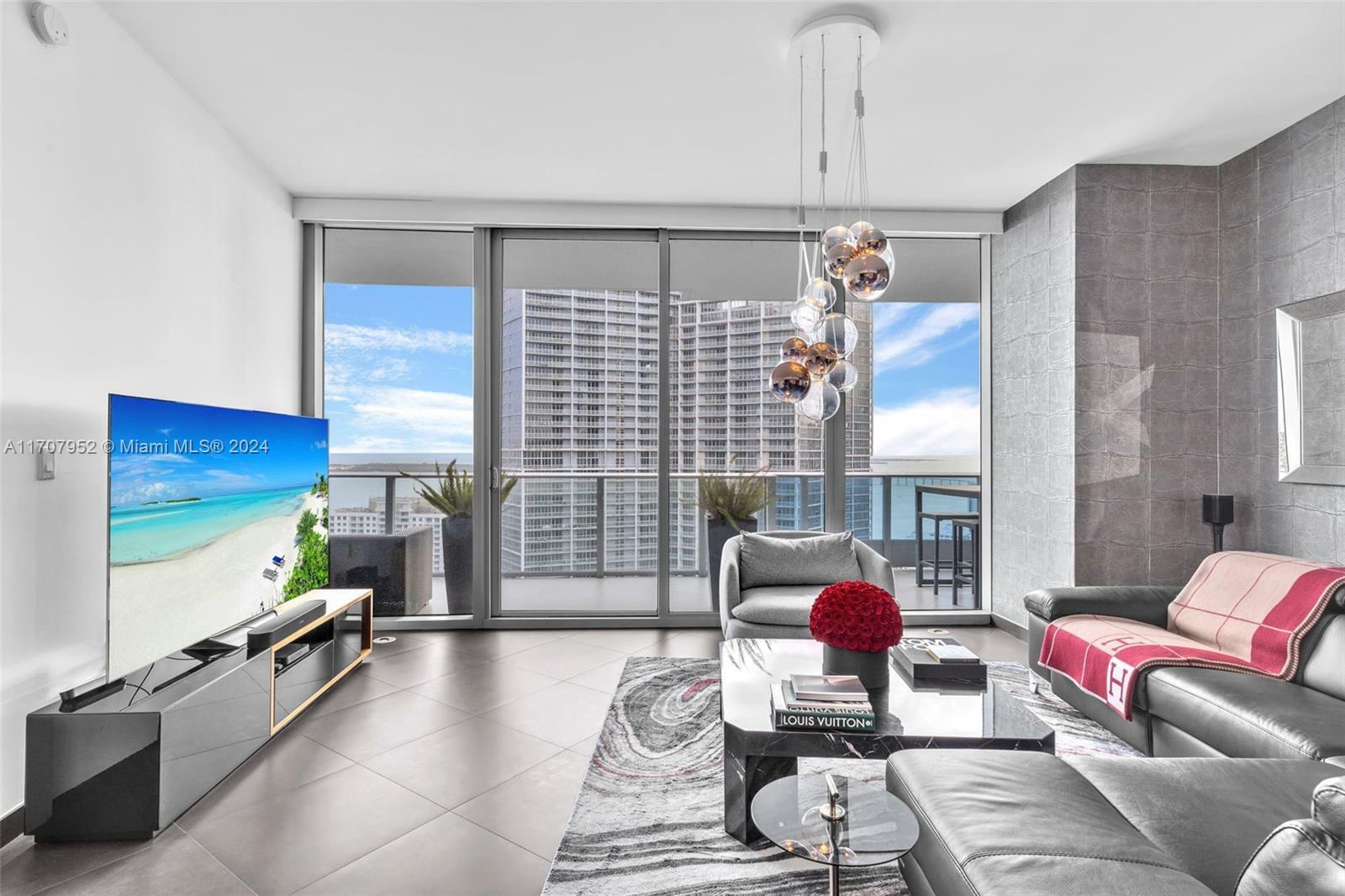 Property Photo:  200 Biscayne Boulevard Way 4408  FL 33131 