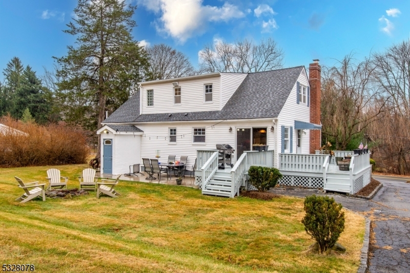 Property Photo:  51 Schoolhouse Rd  NJ 07869 