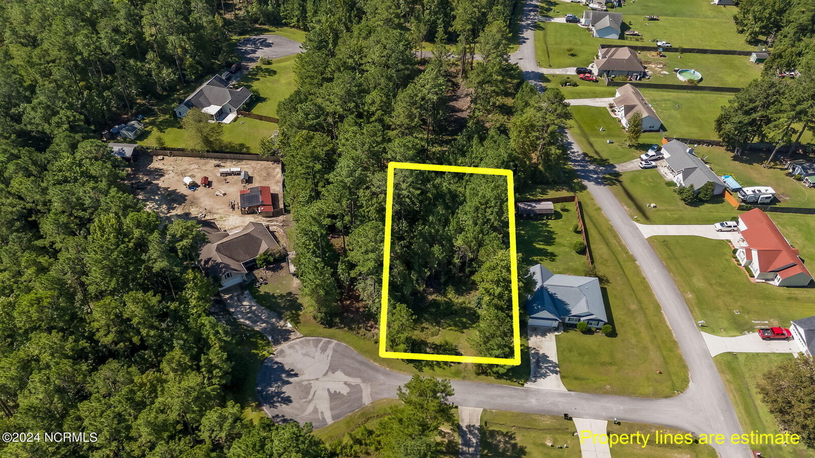 Property Photo: 102 Redbud Court NC 28532