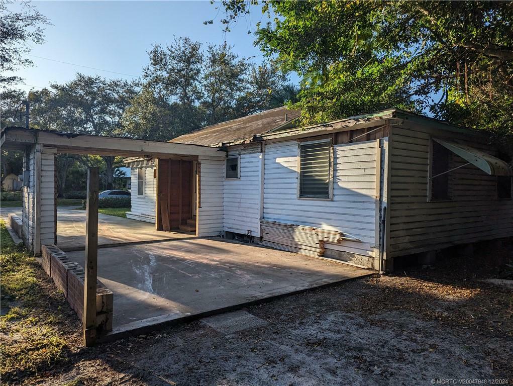 Property Photo:  704 SW Pine Avenue  FL 34994 