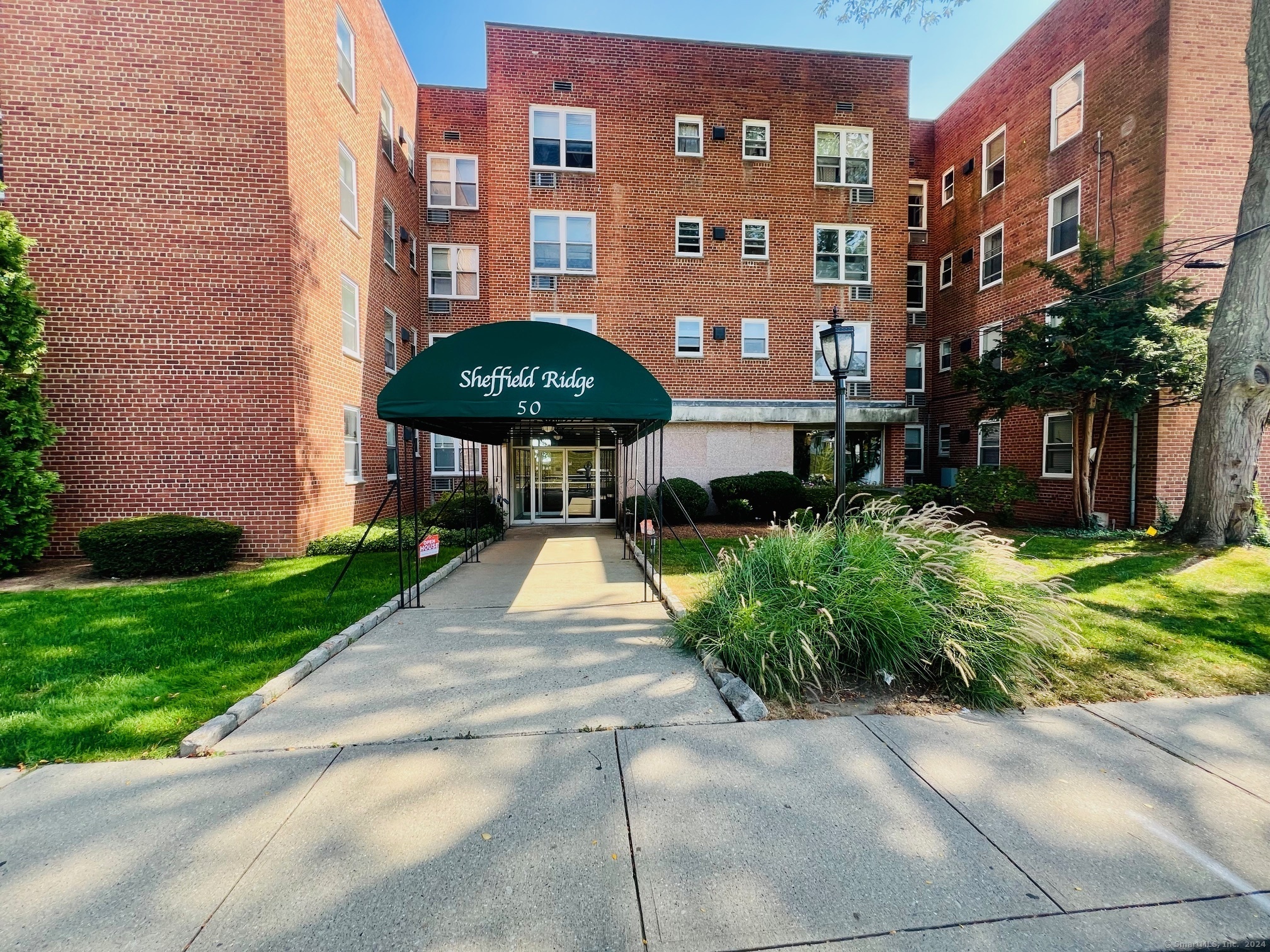 Property Photo:  50 Fairview Avenue Apt 2C  CT 06850 