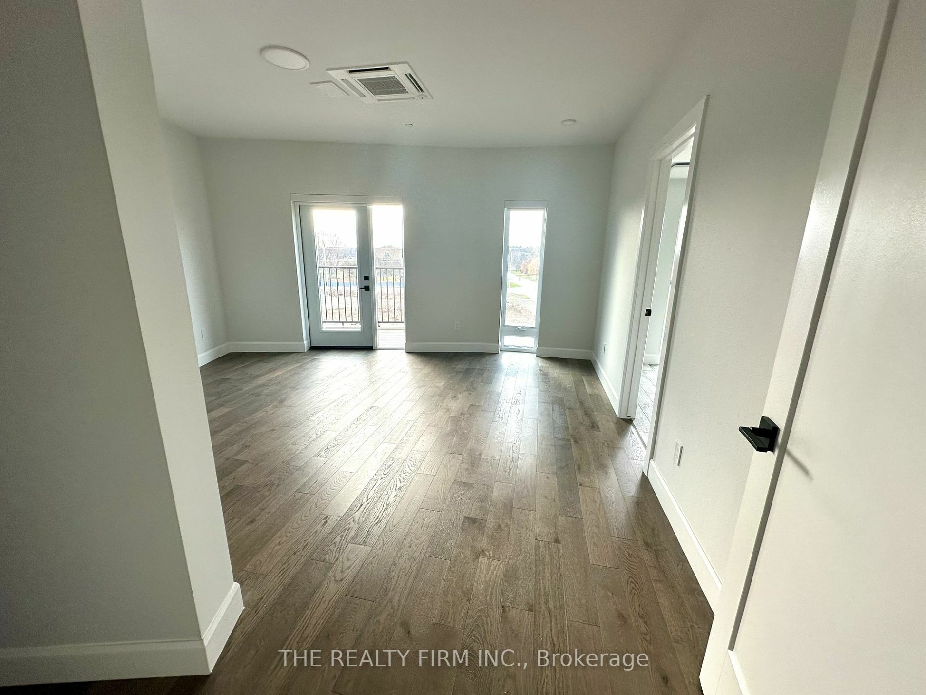 Property Photo:  2082 Lumen Dr B 109  ON N6K 0L3 