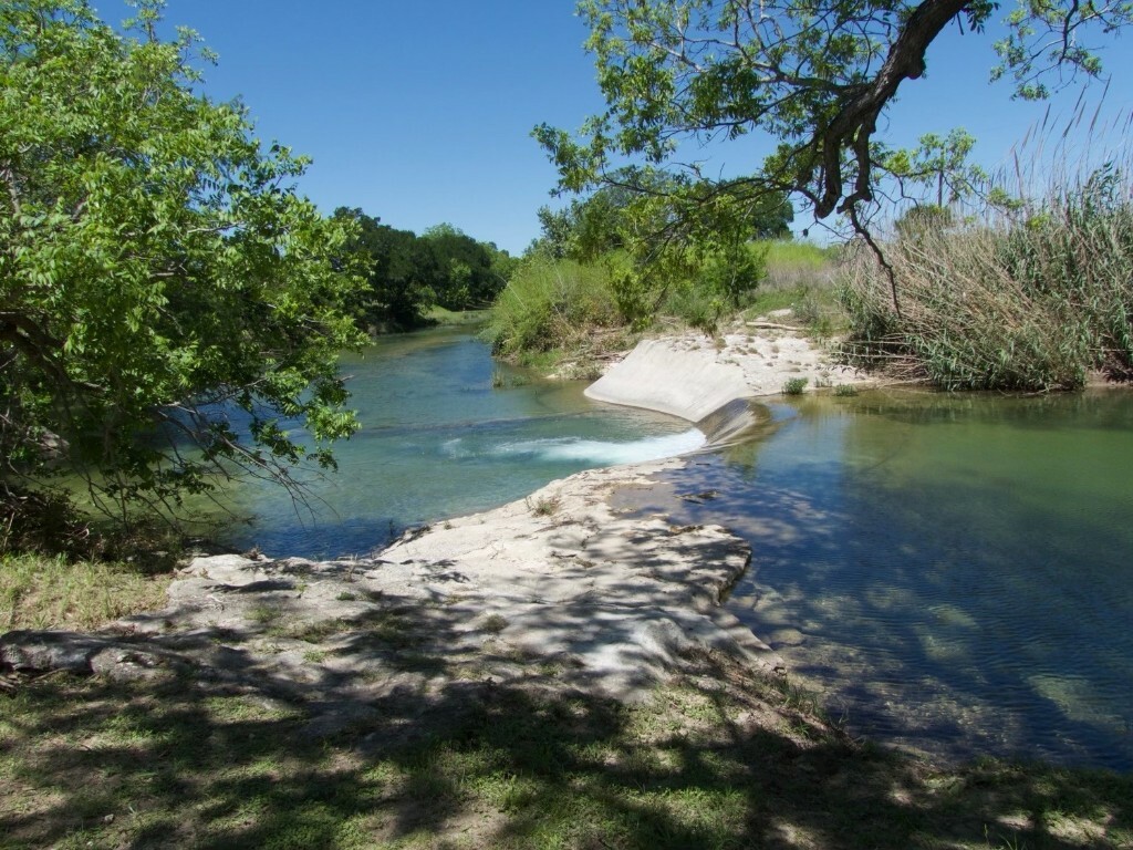 Property Photo: 322 Narrows Road TX 78606