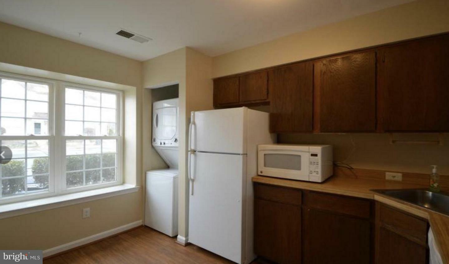 Property Photo:  22 Essex Square  VA 20164 