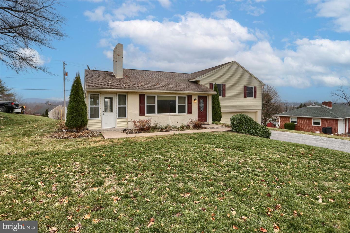 Property Photo:  606 Harrisburg Pike  PA 17019 