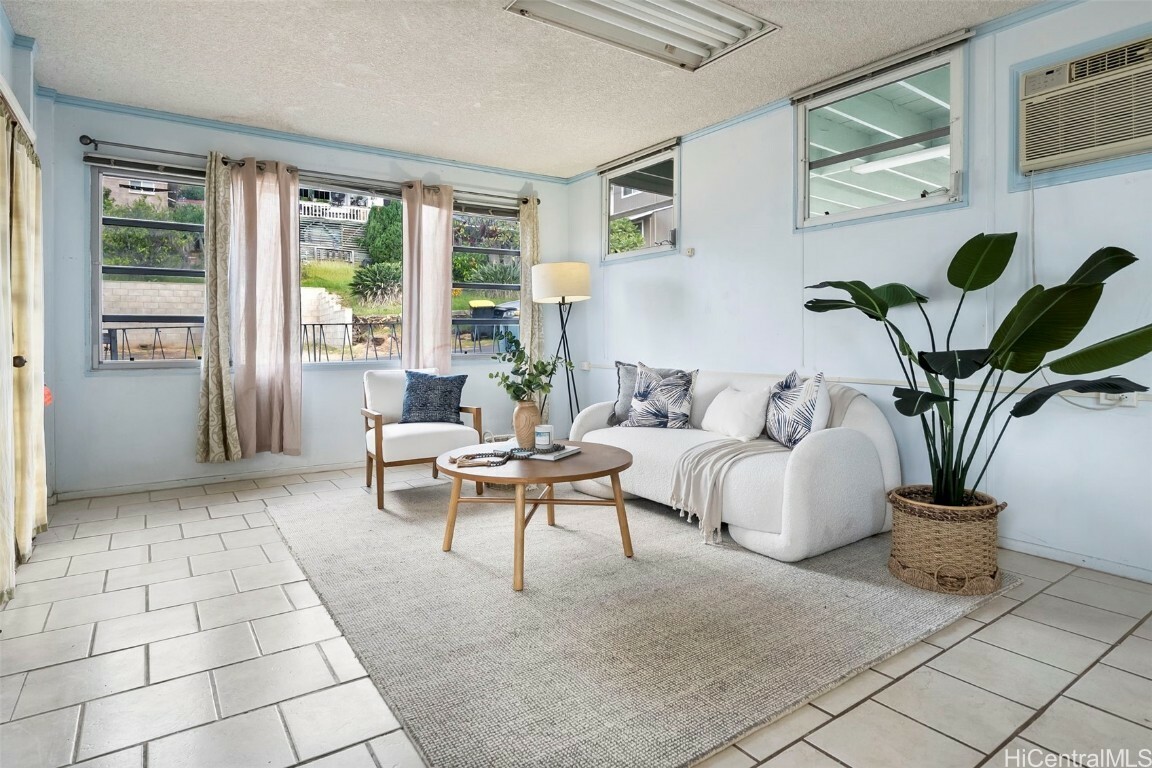 929 Hala Drive  Honolulu HI 96817 photo