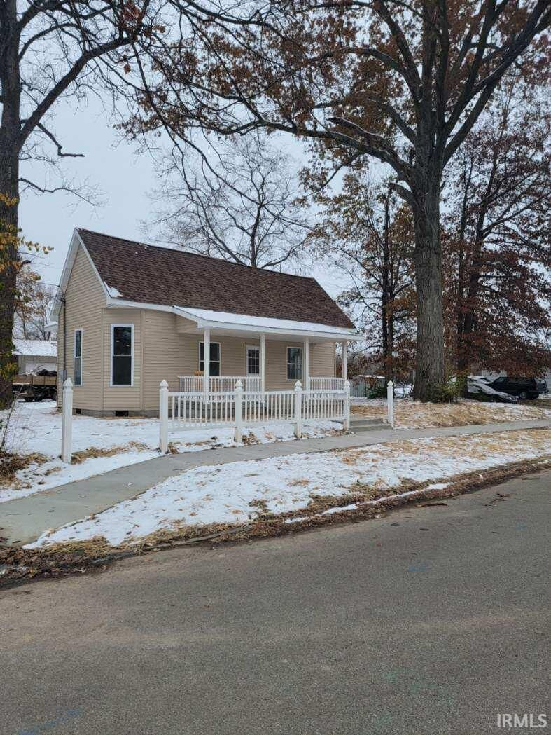 Property Photo:  702 E Spruce Street  IN 47670 