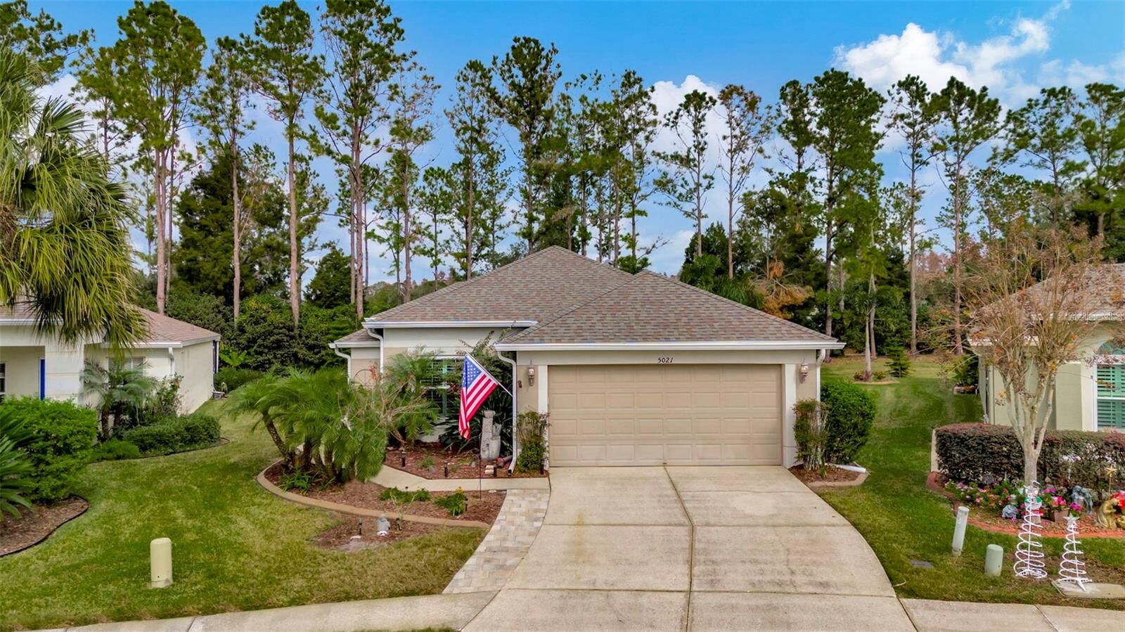 Property Photo: 5021 Gato Del Sol Circle FL 33544
