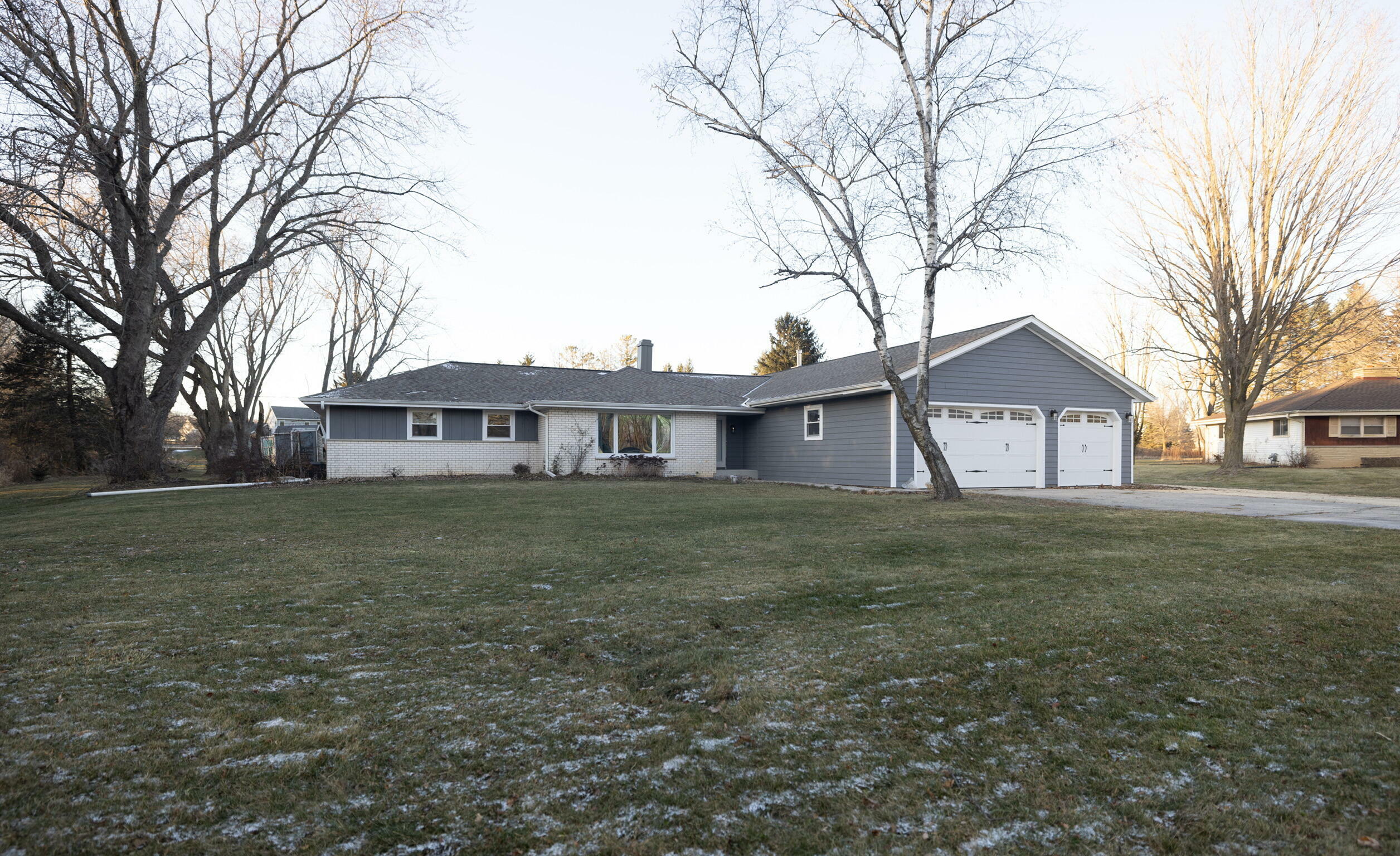 1622 Sharon Ln  Grafton WI 53024 photo