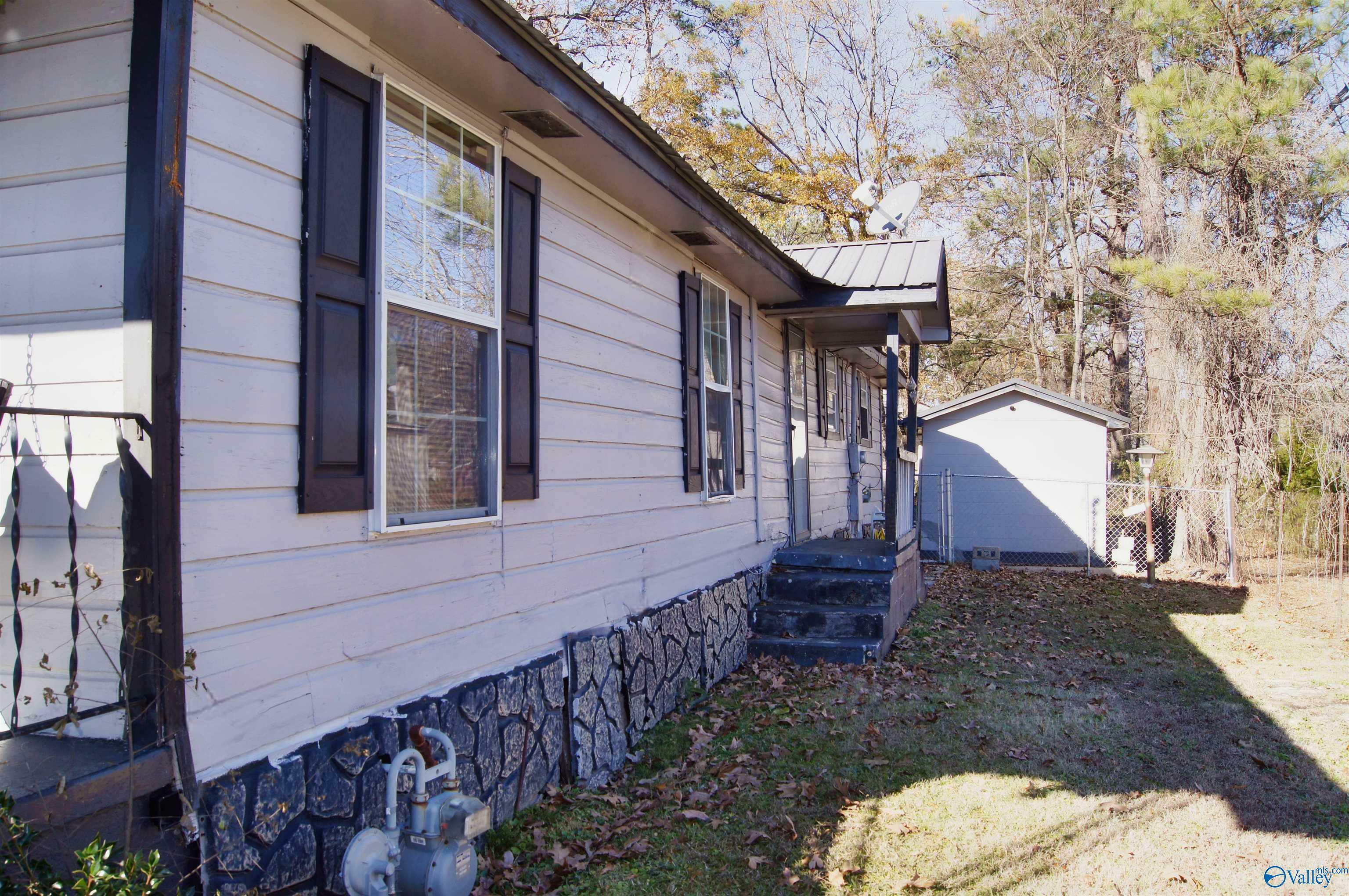 Property Photo:  1424 Meadowbrook Avenue  AL 35903 