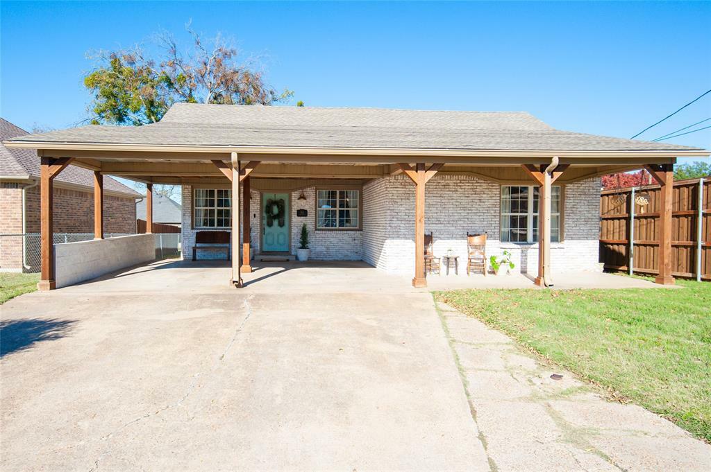 Property Photo:  315 E Avenue F  TX 76065 