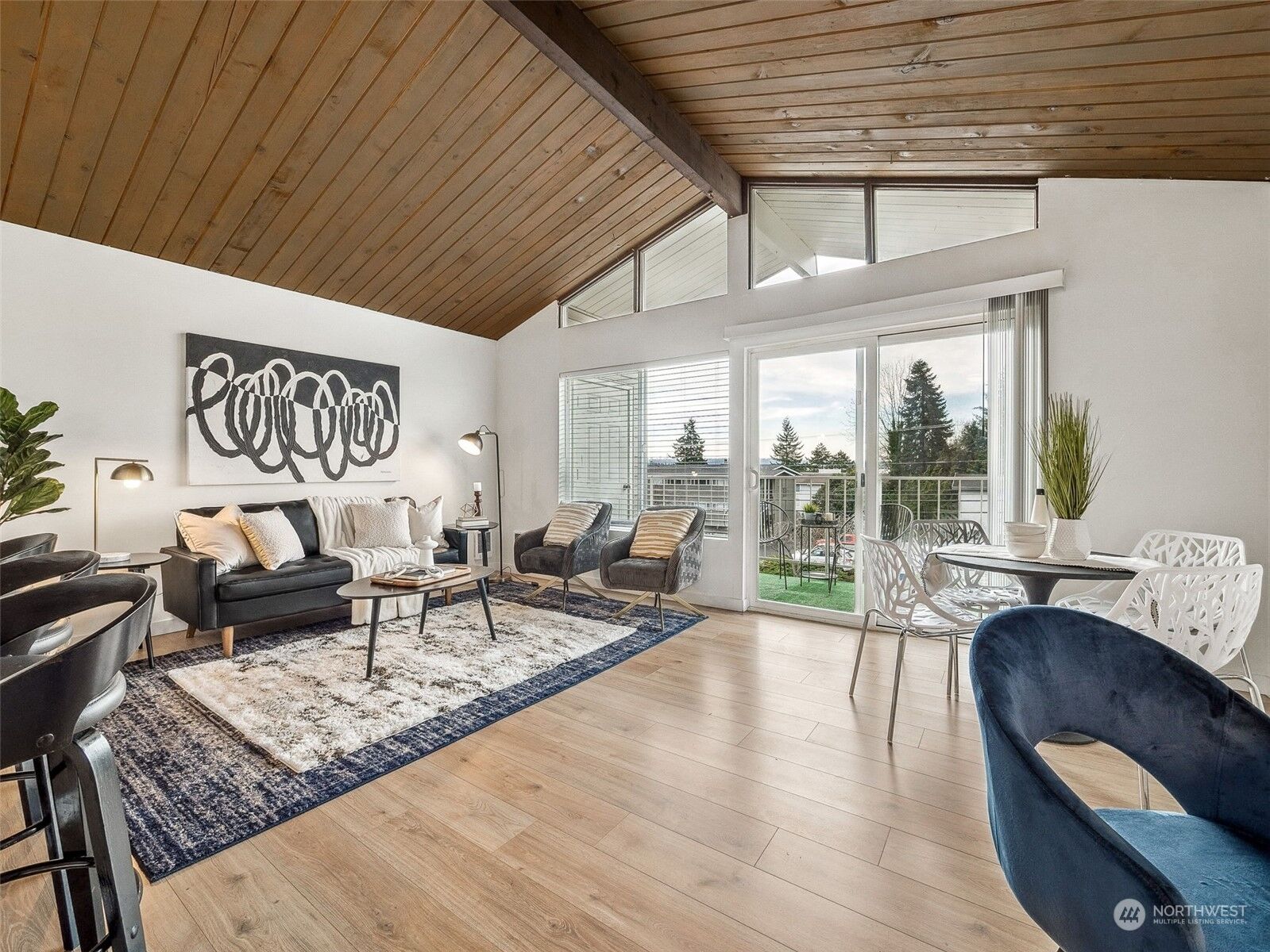 Property Photo:  6018  Lakeview Drive 201  WA 98033 