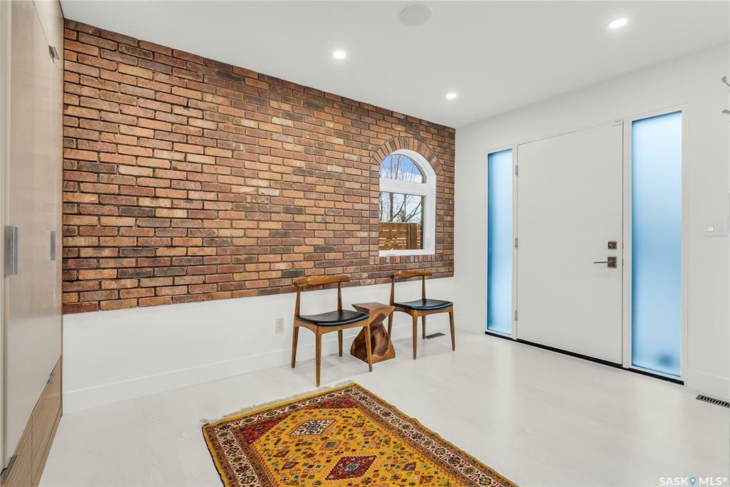 Property Photo:  1206 10th Street E  SK S7N 0E3 