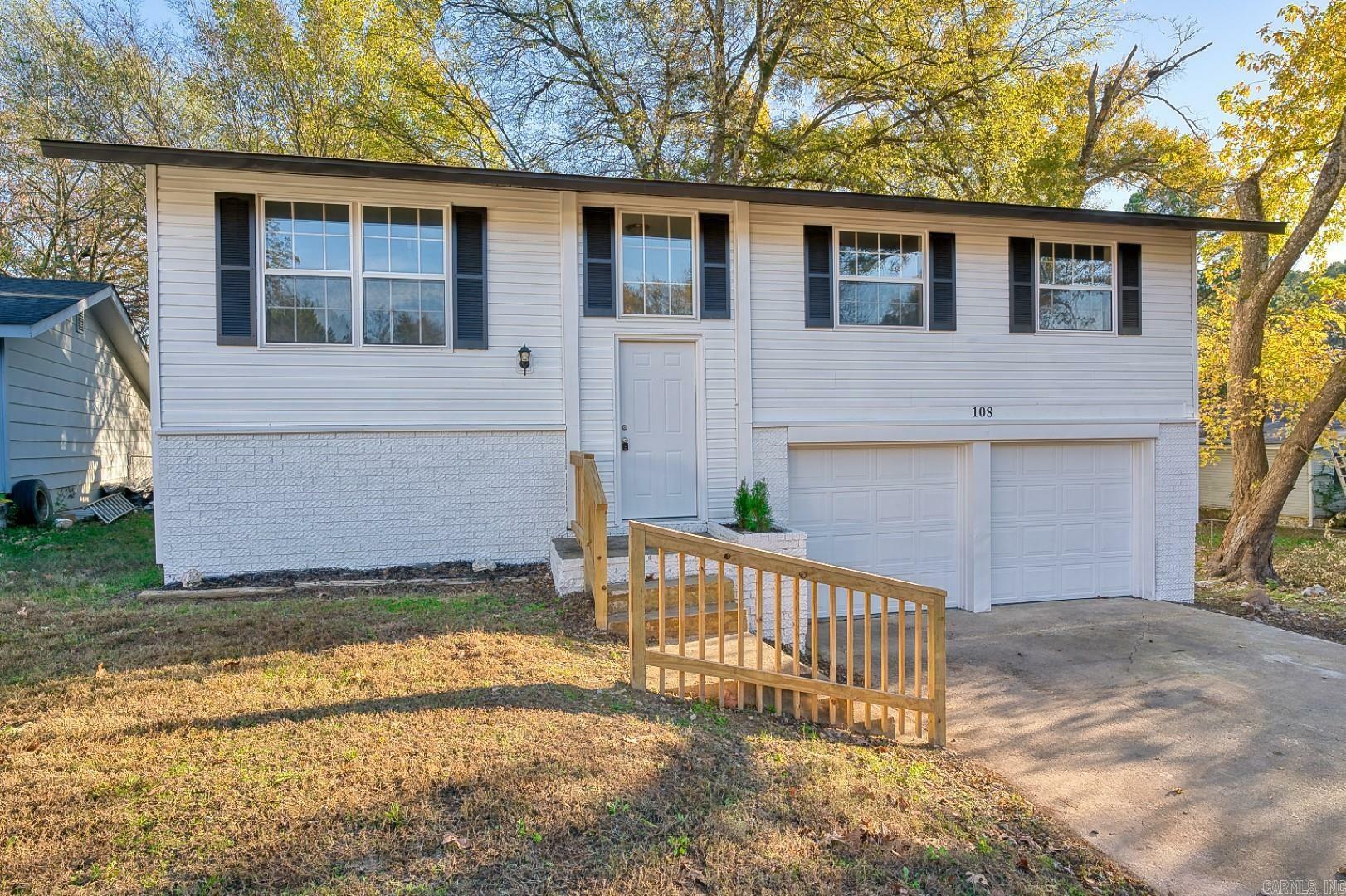 Property Photo:  108 Squire Court  AR 71913 