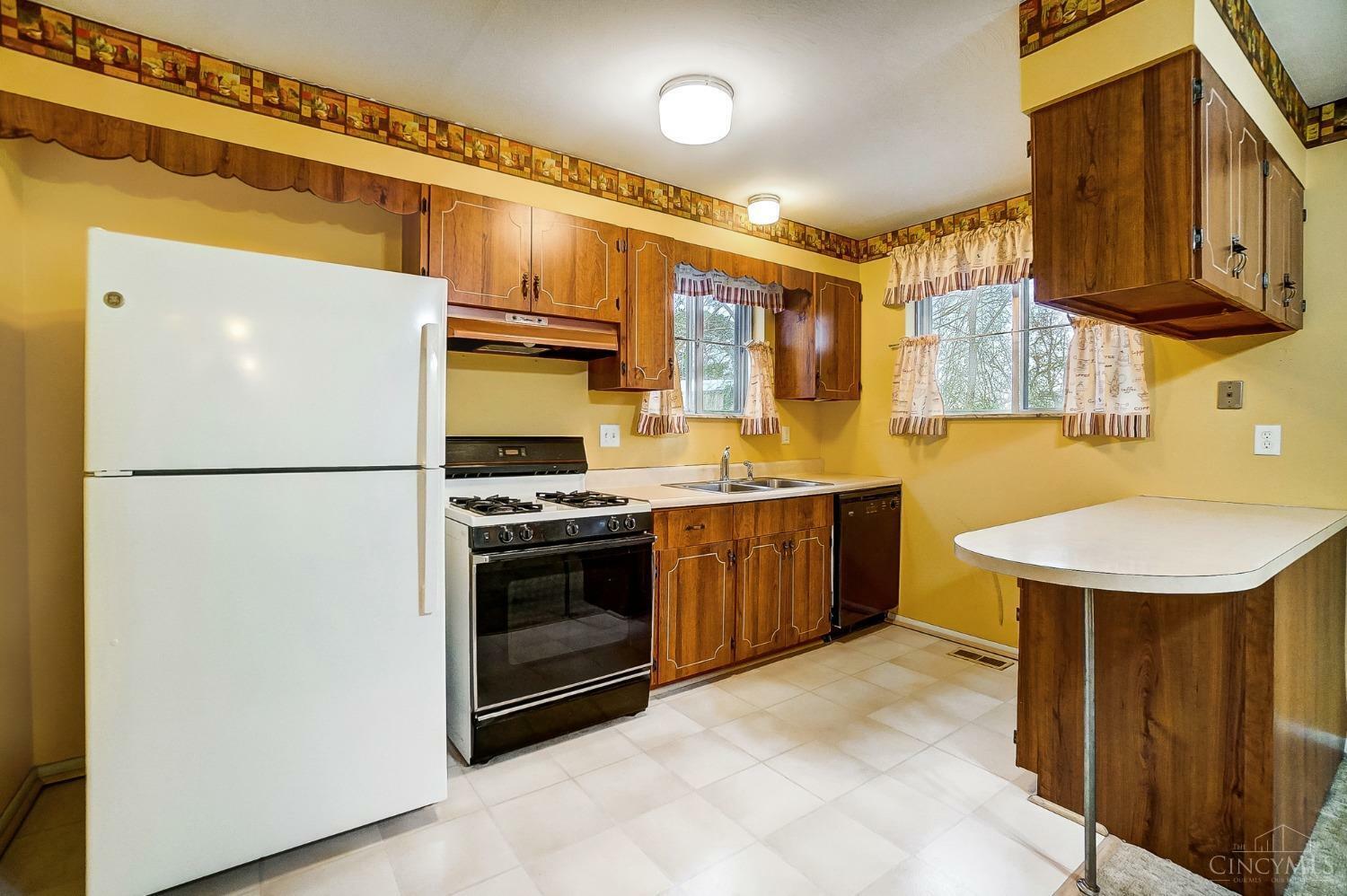 Property Photo:  2530 Byrneside Drive  OH 45239 