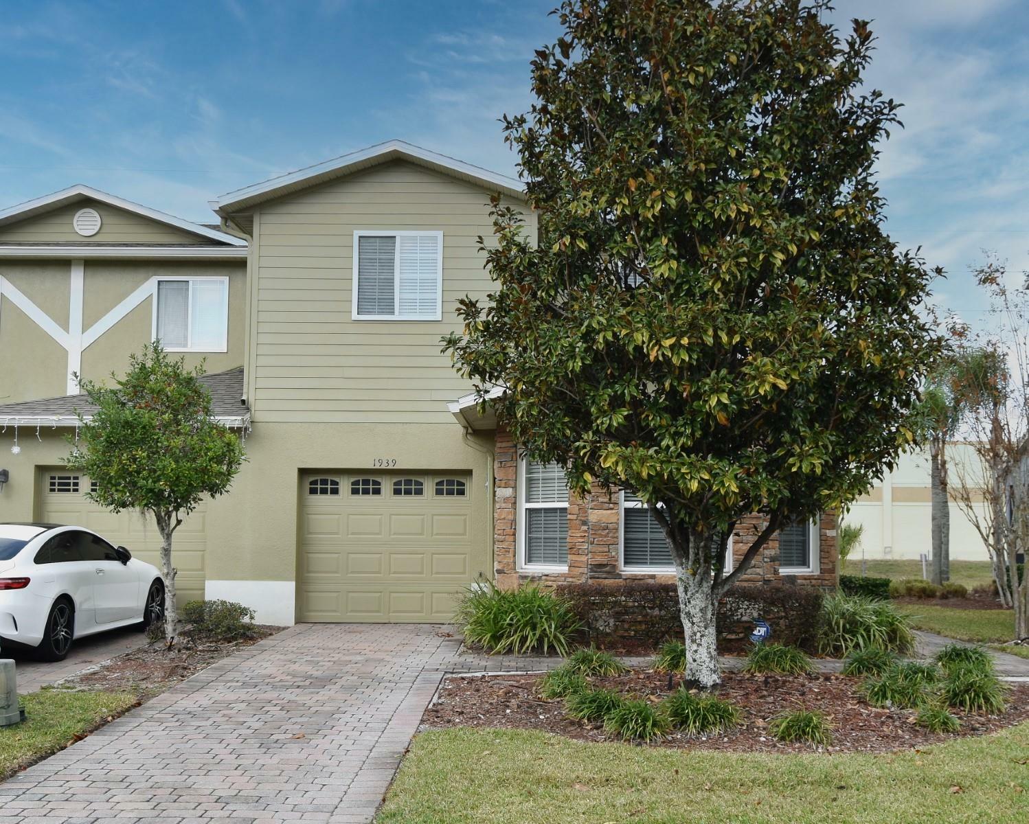 Property Photo:  1939 Chatham Place Drive  FL 32824 