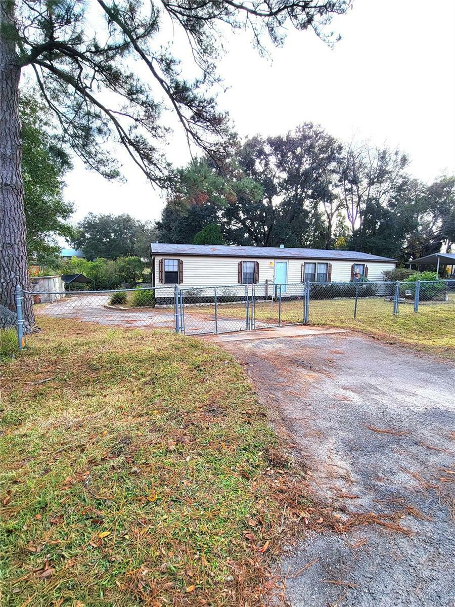 Property Photo:  17400 SE 35th Lane  FL 32179 