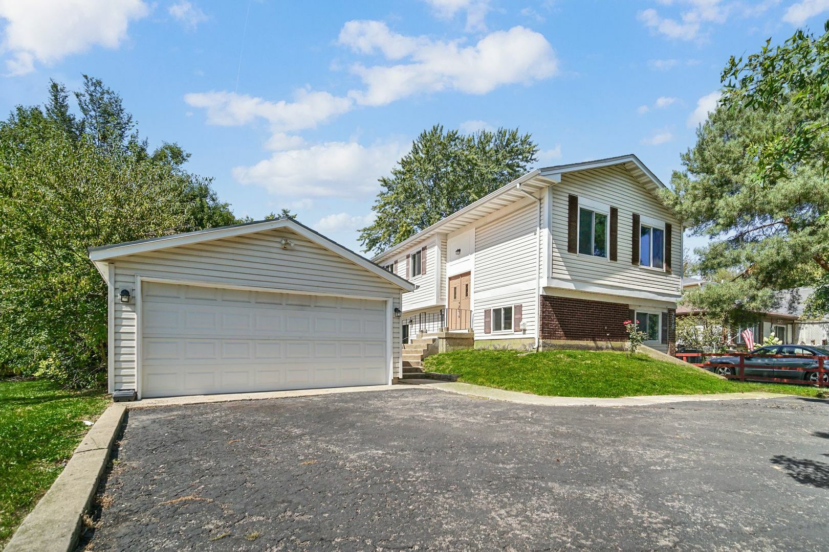 239 Essex Court  Bolingbrook IL 60440 photo