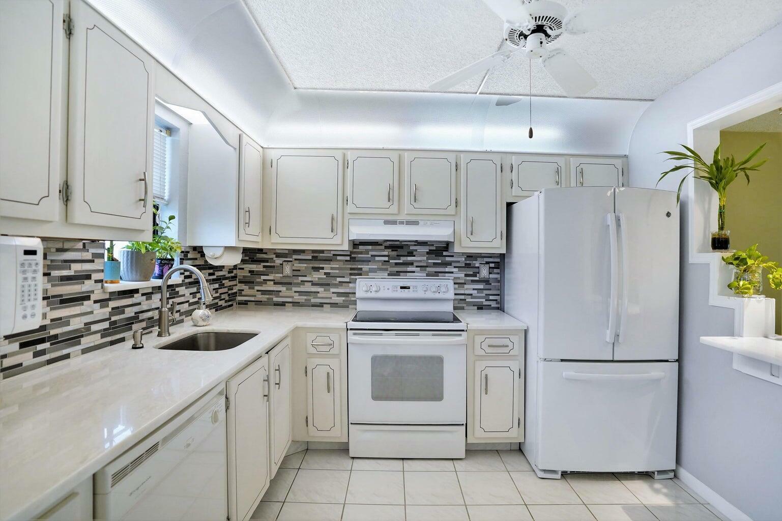 Property Photo:  9440 SW 8th Street 206  FL 33428 