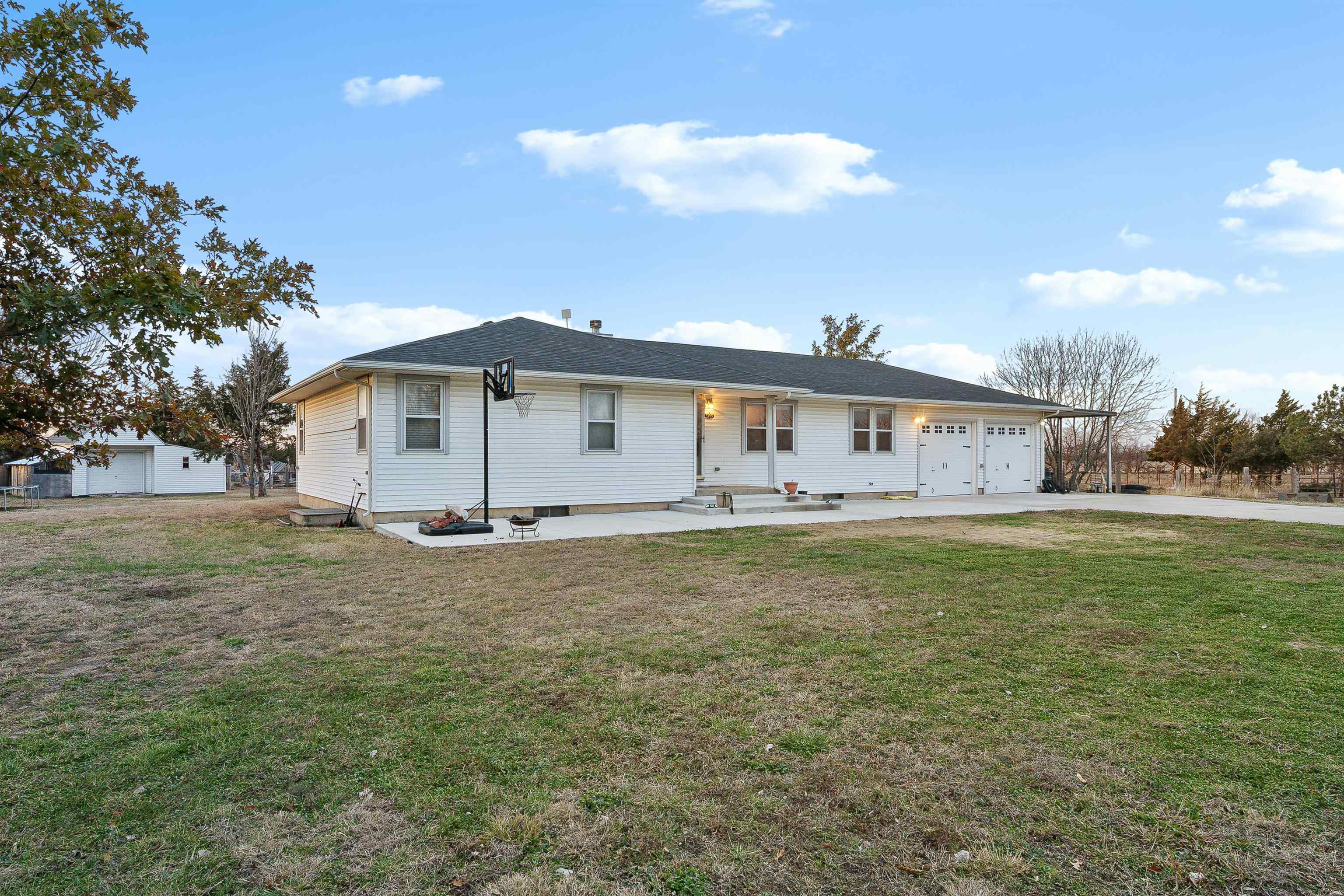 Property Photo:  13109 SW 155th St  KS 67133 