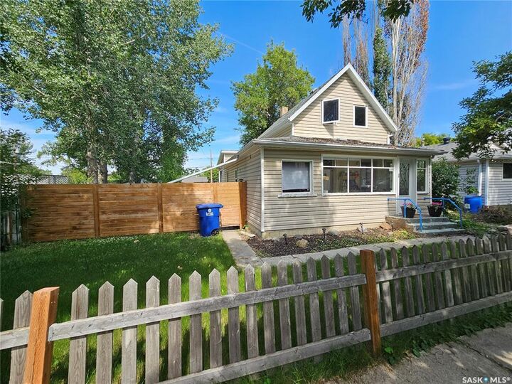 Property Photo:  273 4th Avenue E  SK S0K 4L0