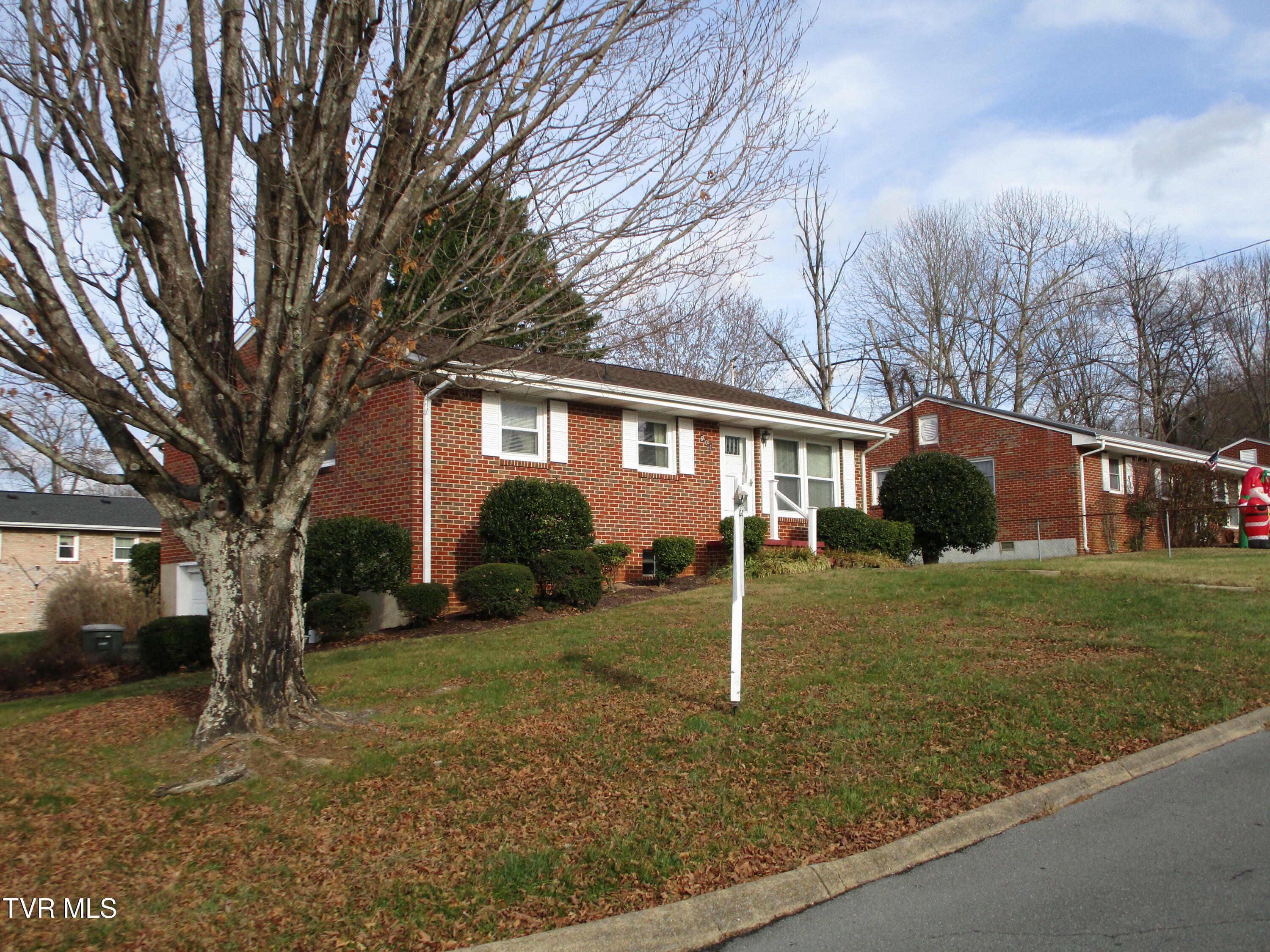 Property Photo:  601 Bingham Street  TN 37643 