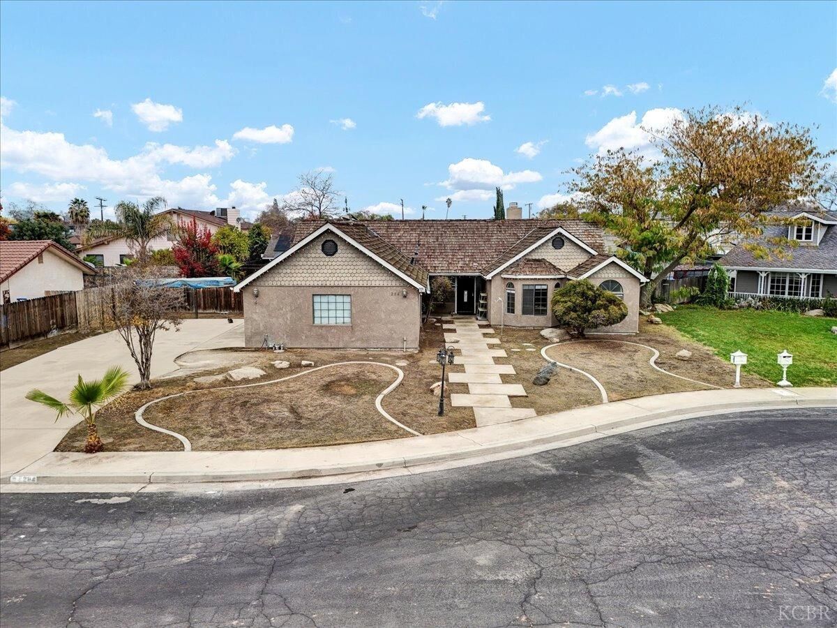 Property Photo: 284 Orange Court CA 93230