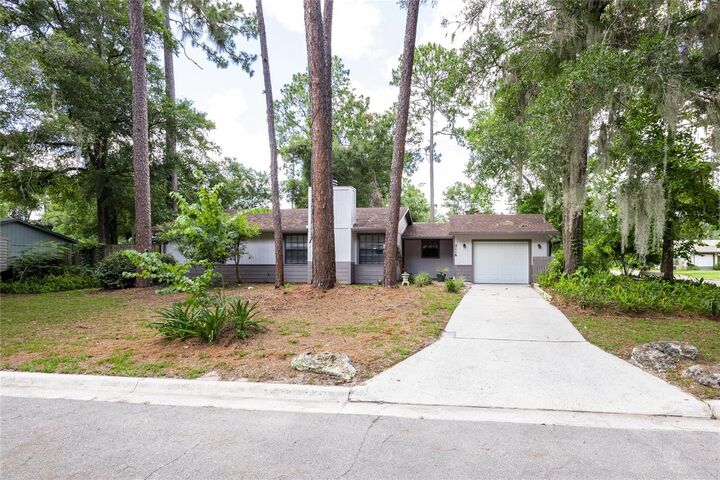 Property Photo: 2116 SW 73rd Street FL 32607