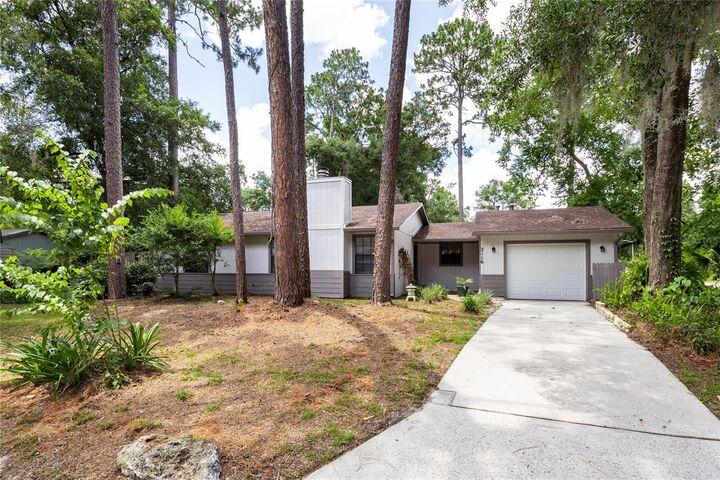 Property Photo: 2116 SW 73rd Street FL 32607