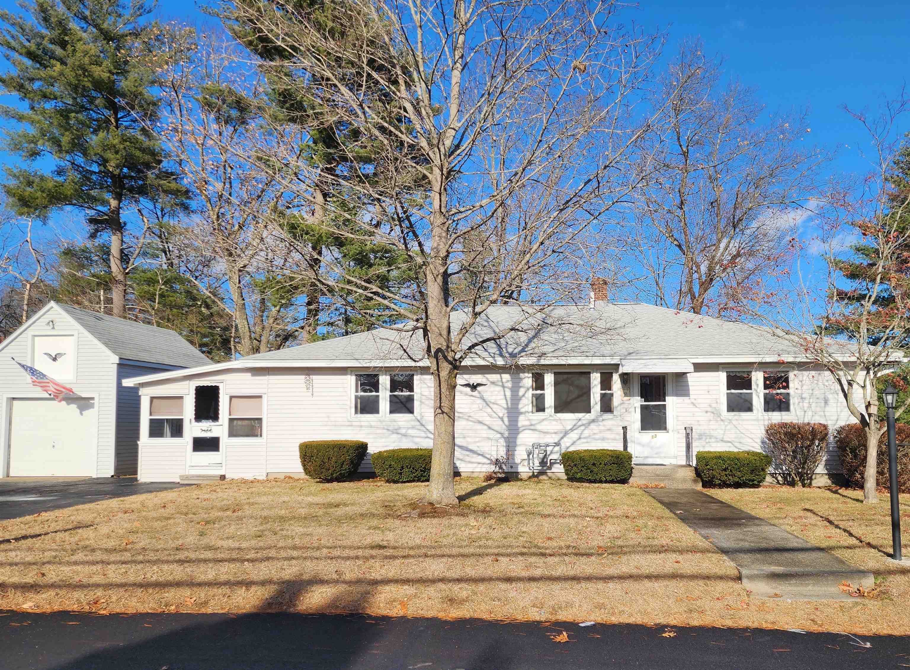 Property Photo:  13 West Hobart Street  NH 03060 