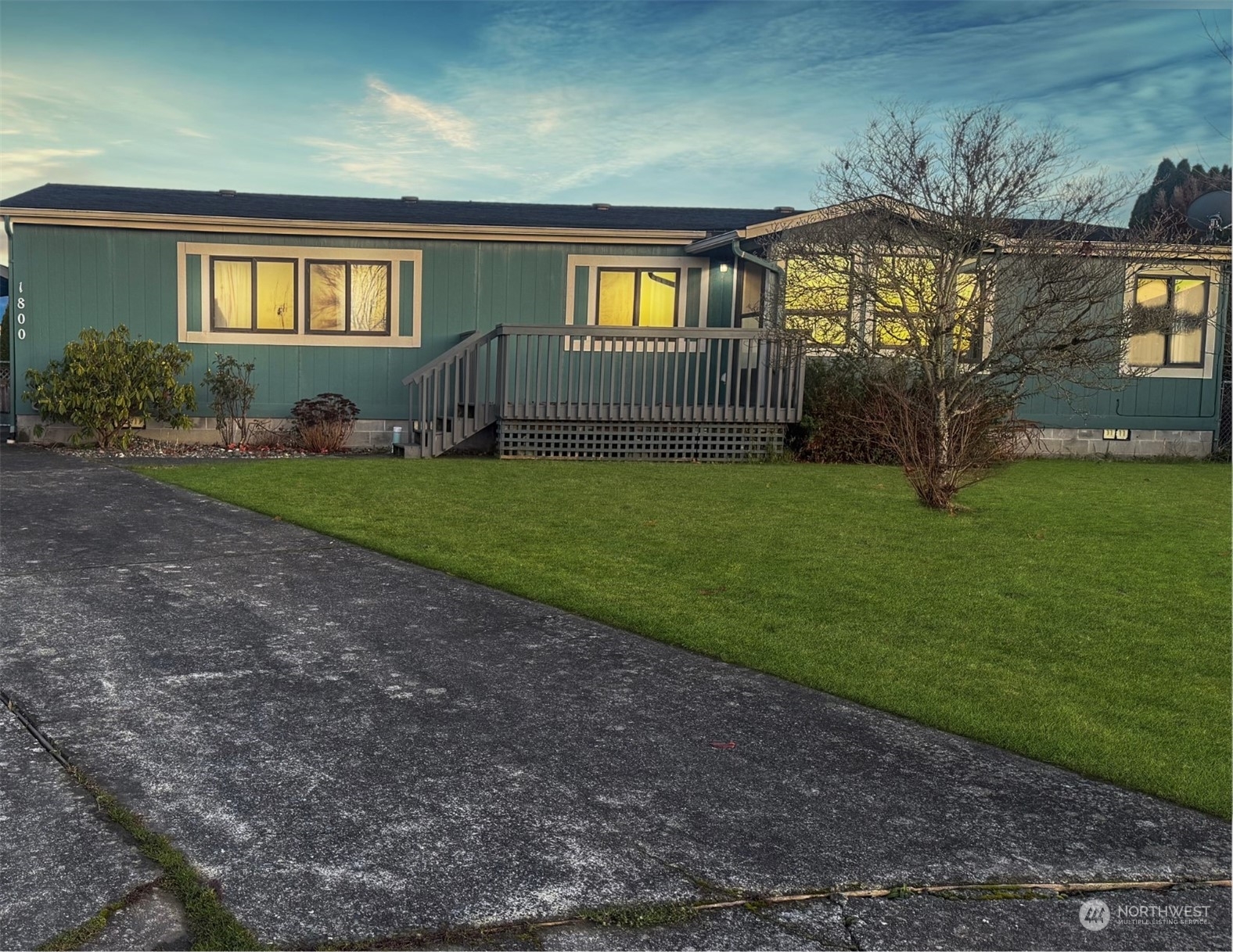 Property Photo:  1800 N 32nd Place  WA 98273 