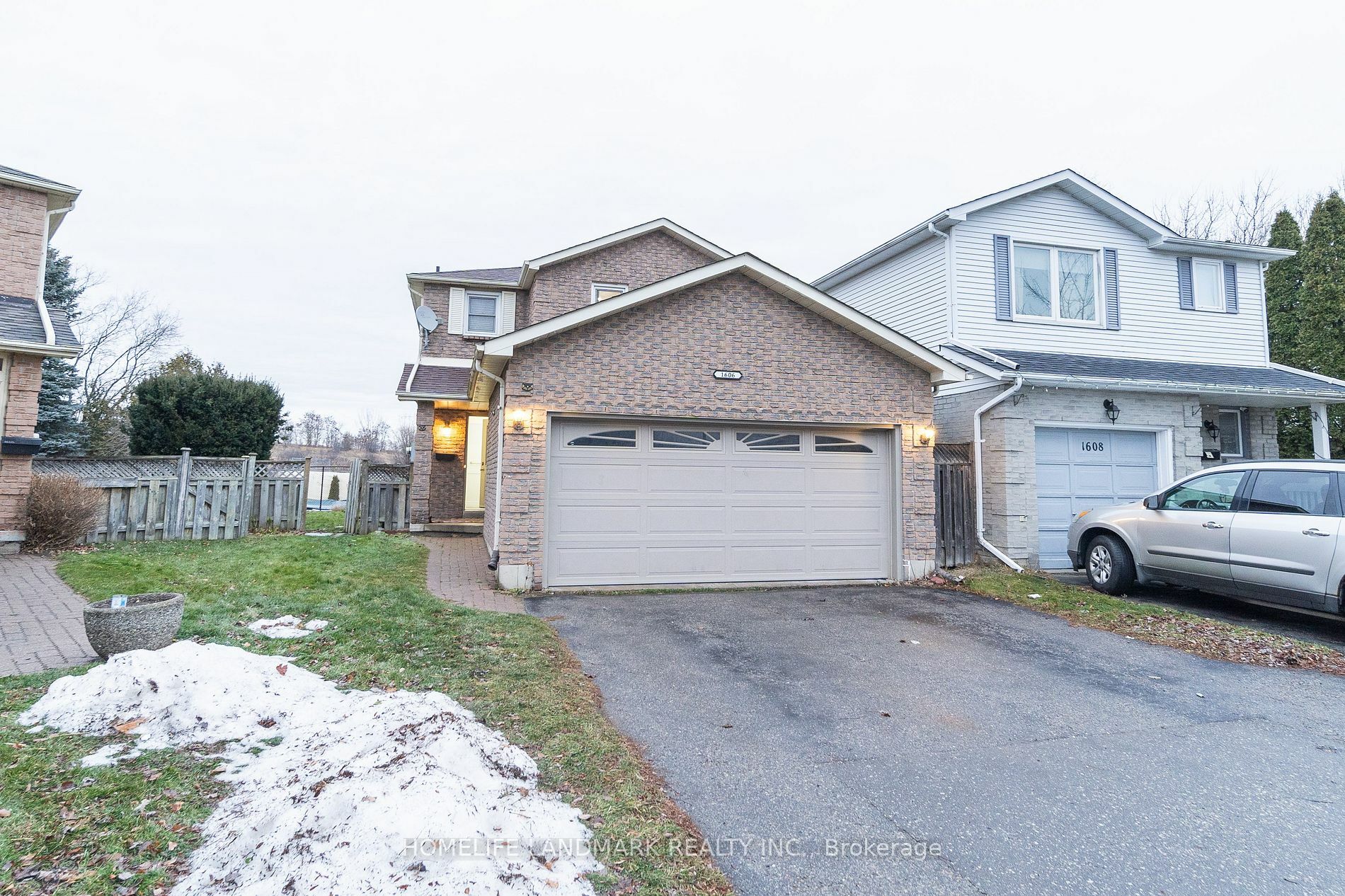 Property Photo:  1606 Norwill Cres  ON L1G 7V3 