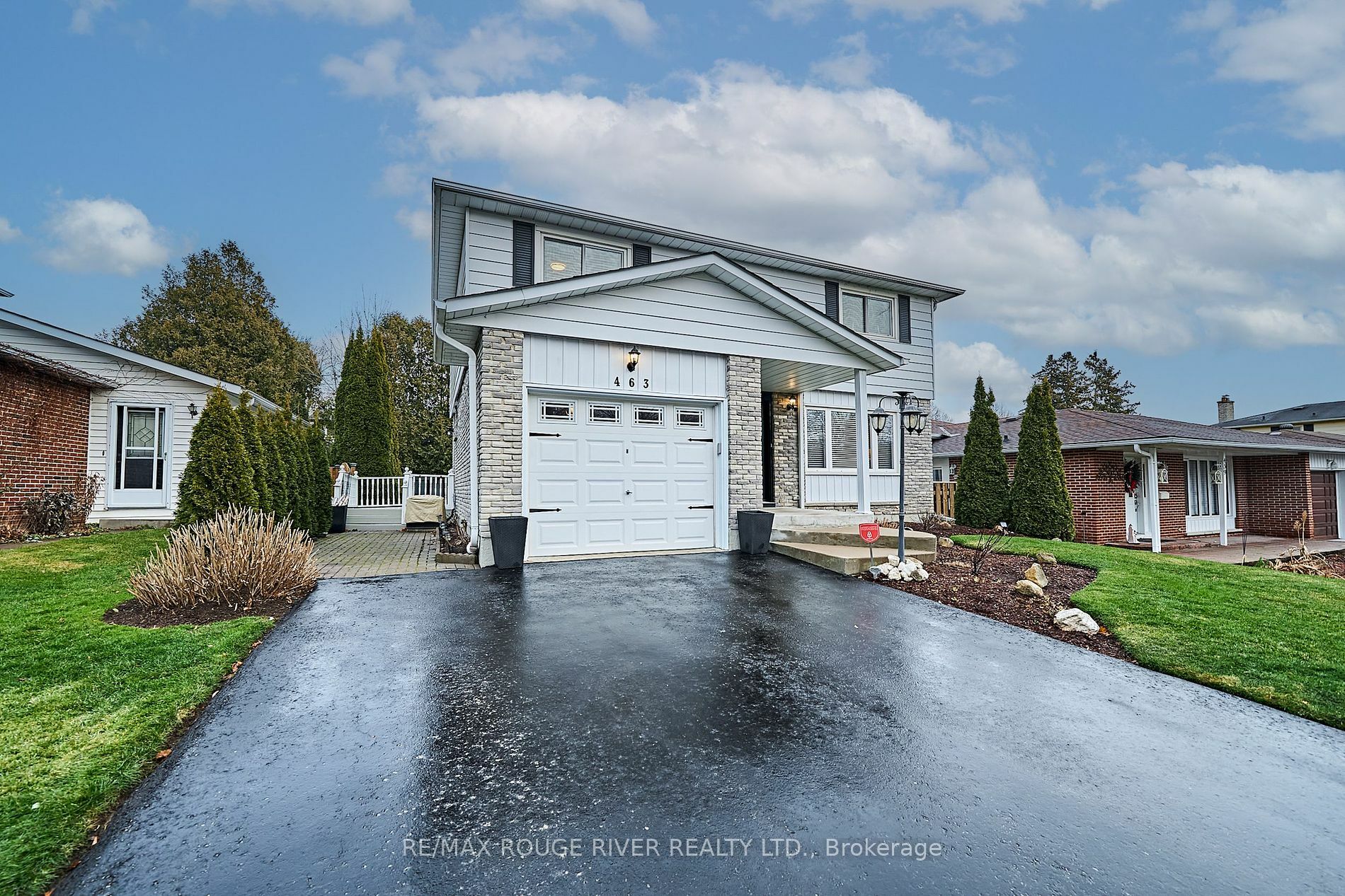 Property Photo:  463 Lanark Dr  ON L1J 5W8 