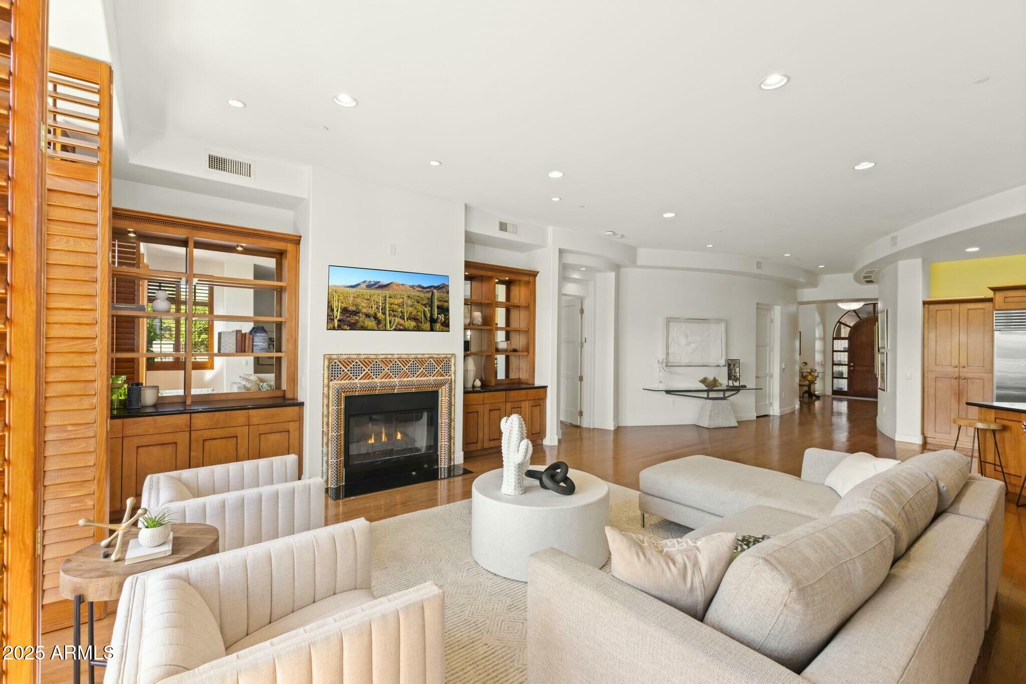 Property Photo: 2 E Biltmore Estates Drive 115 AZ 85016