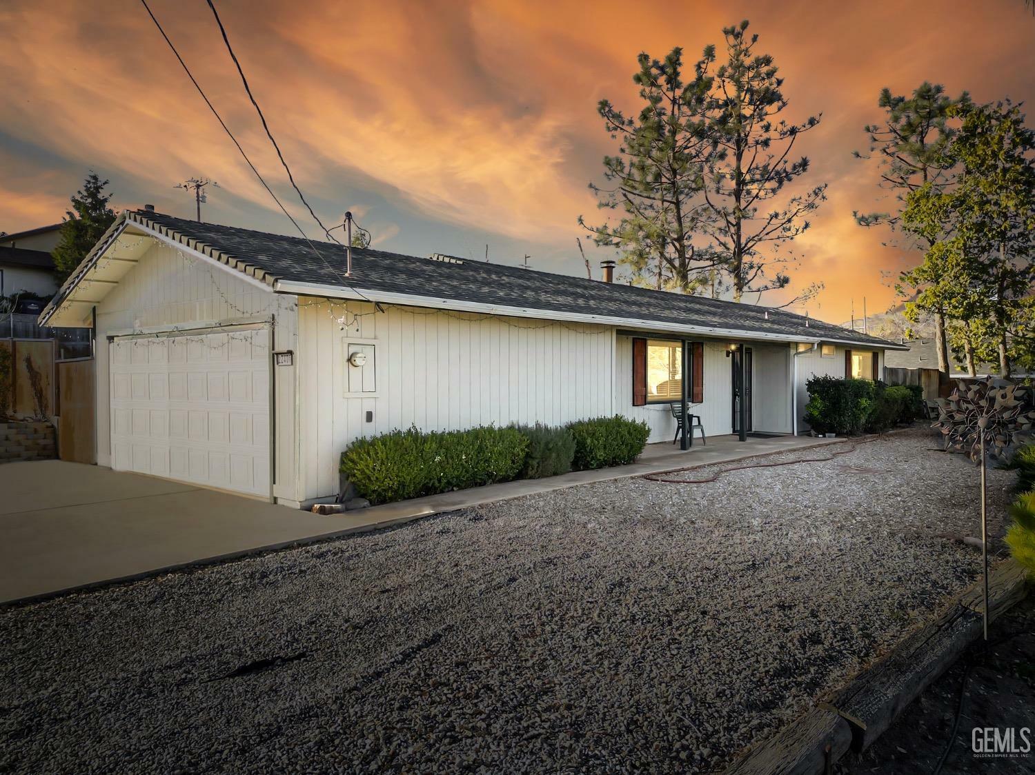 Property Photo:  22401 Willow Place  CA 93561 