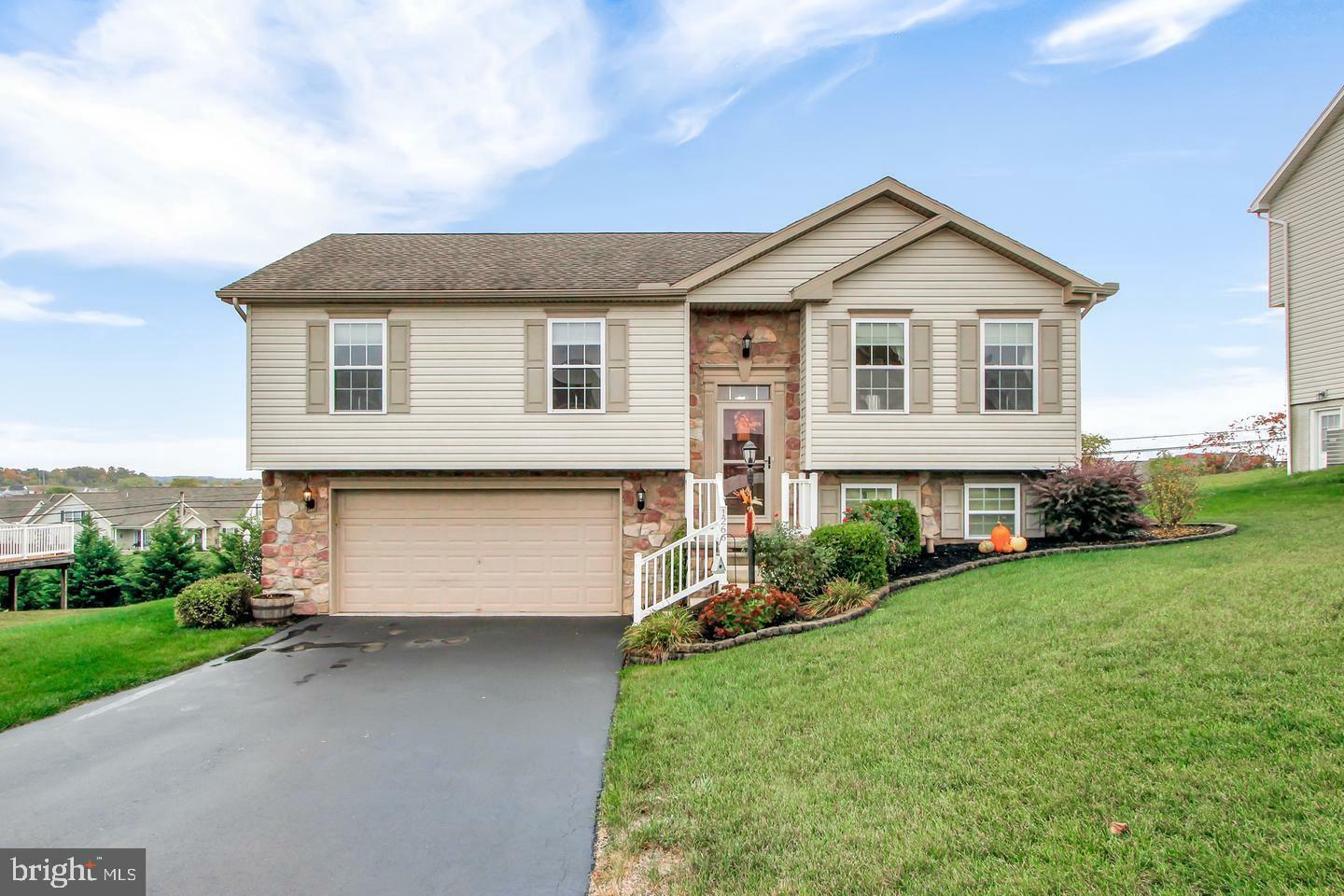 Property Photo:  1266 Summit Run Court  PA 17408 