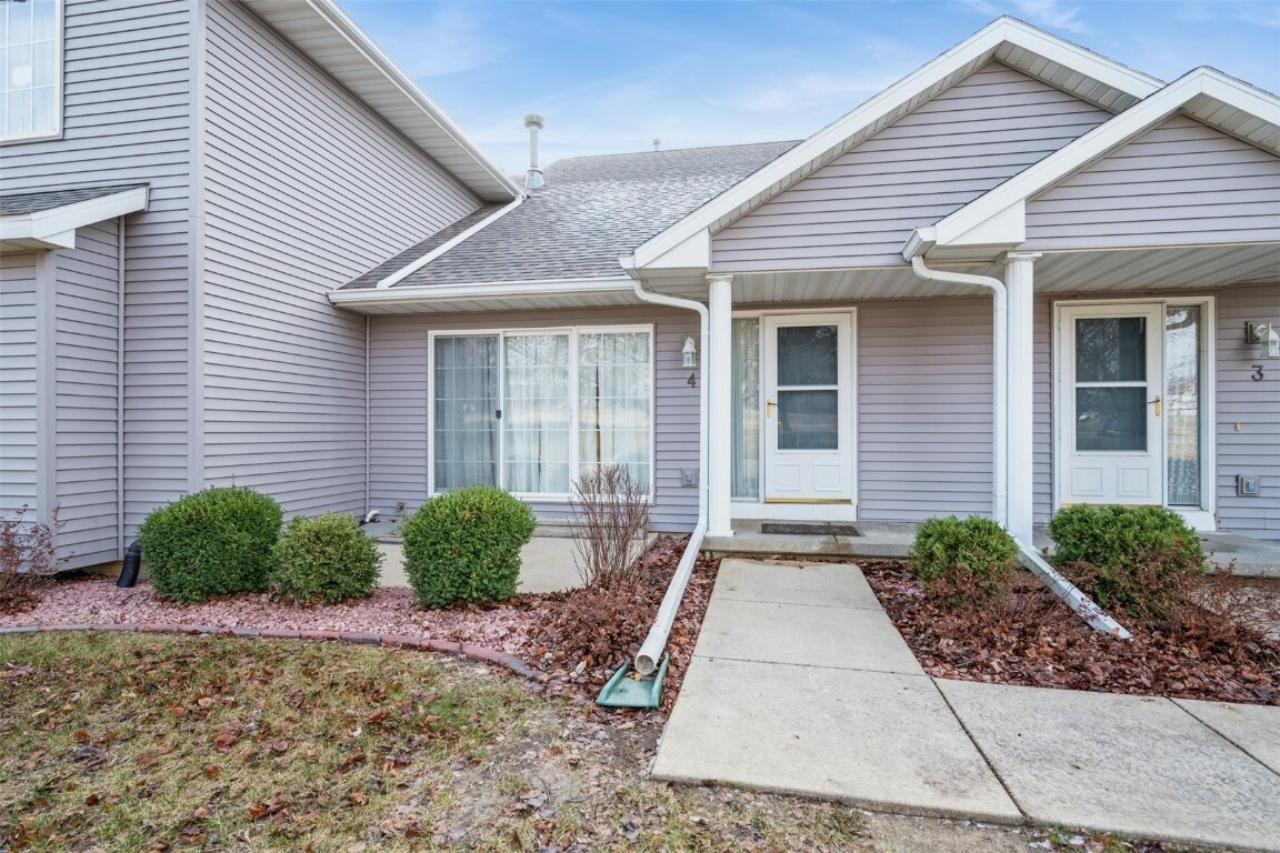 Property Photo:  917 74th Street NE 4  IA 52402 