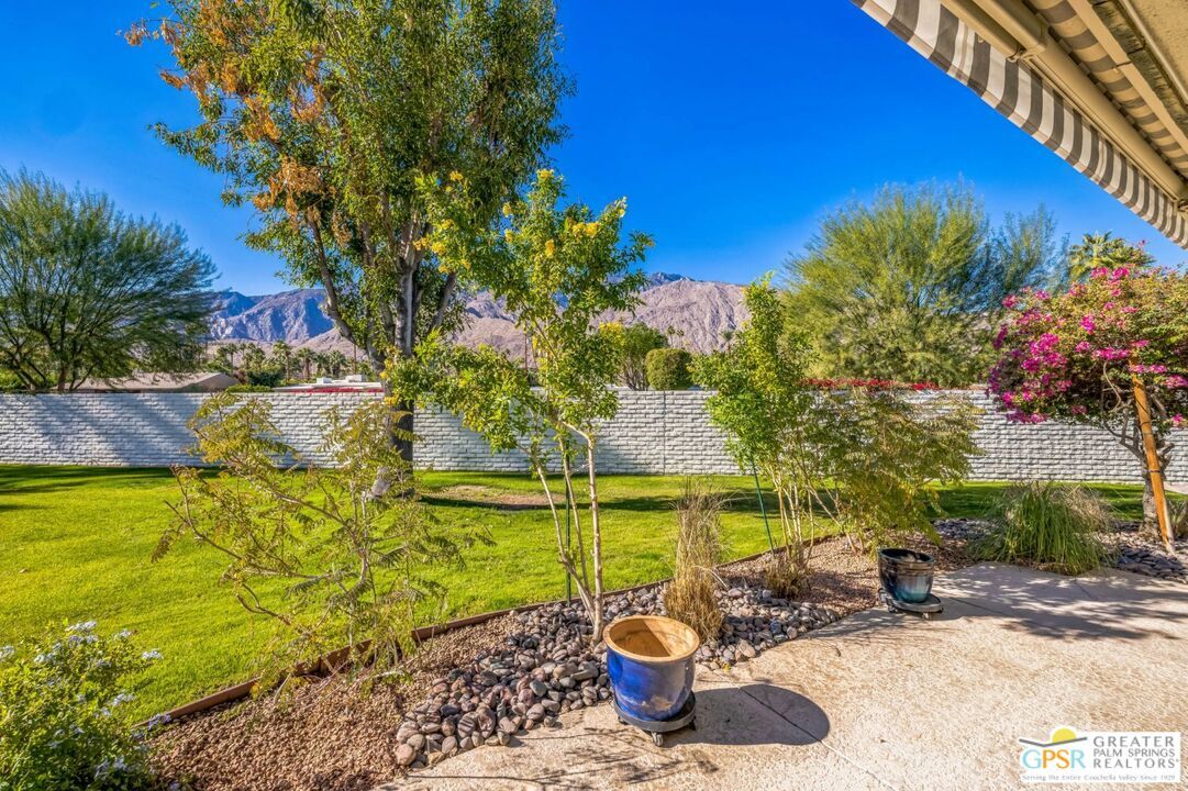 1009   Saint Thomas Cir  Palm Springs CA 92264 photo